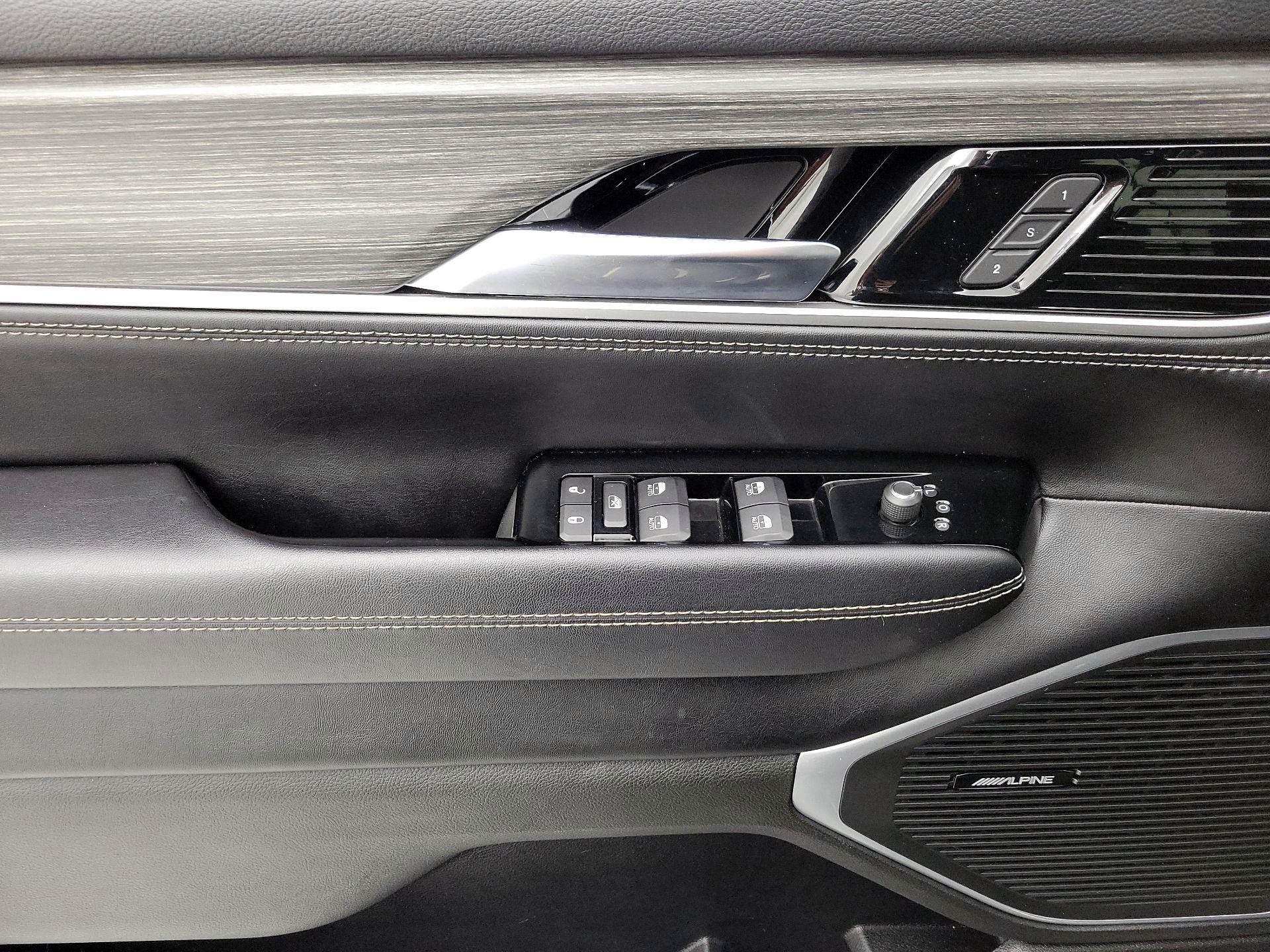 Thumbnail: 2023 Jeep Wagoneer - 12