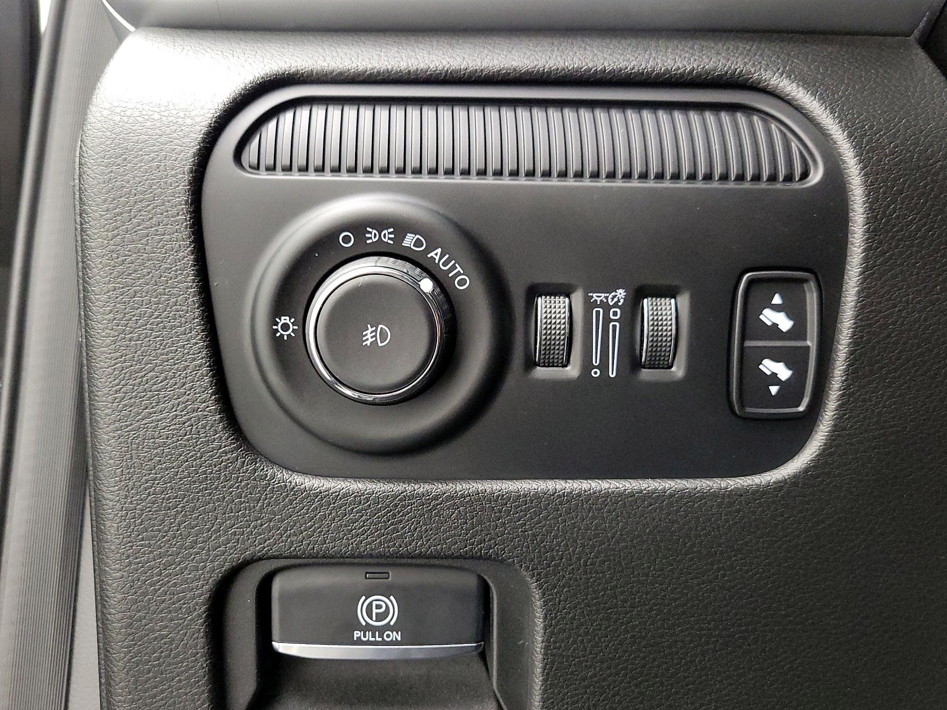 Thumbnail: 2023 Jeep Wagoneer - 13