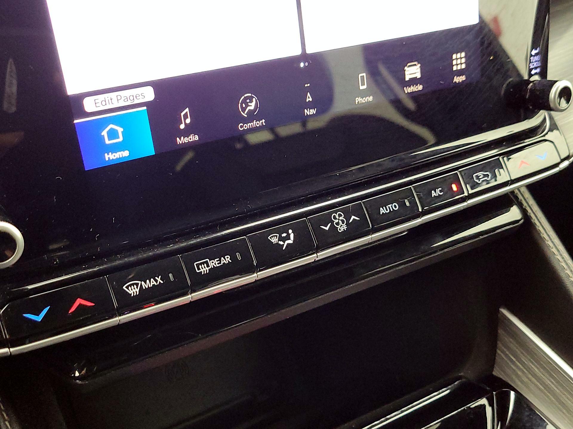 Thumbnail: 2023 Jeep Wagoneer - 17