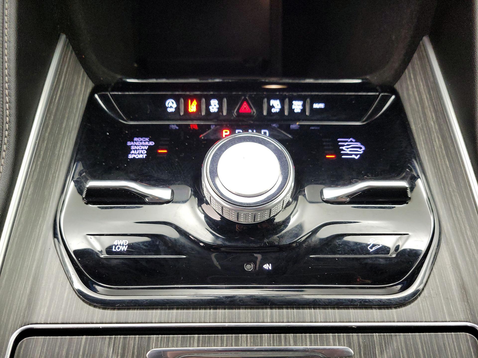 Thumbnail: 2023 Jeep Wagoneer - 18