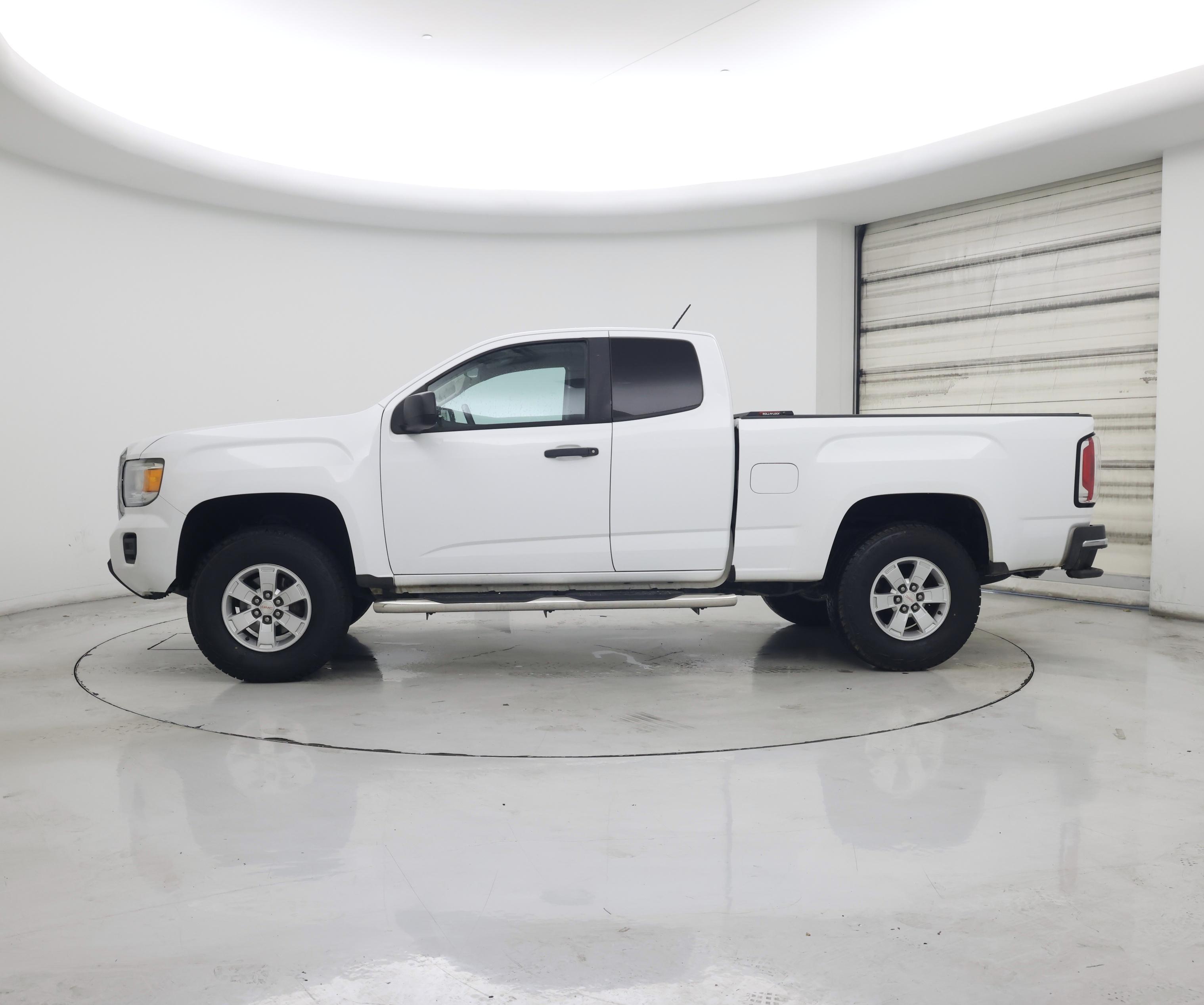 Thumbnail: 2016 GMC Canyon - 3