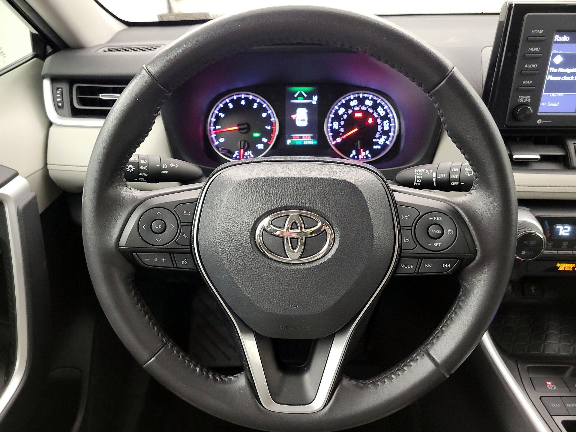 Thumbnail: 2021 Toyota RAV4 - 10