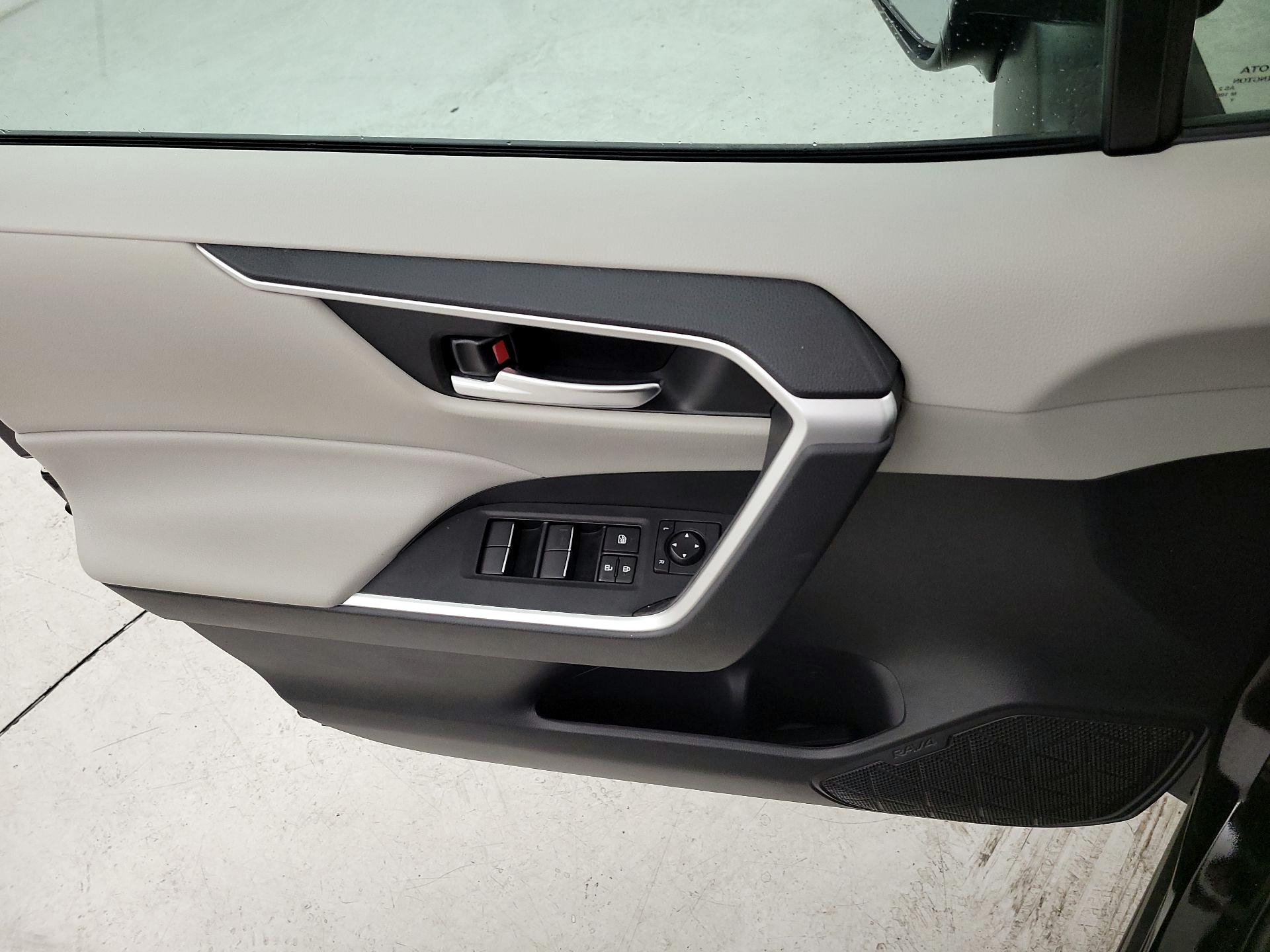 Thumbnail: 2021 Toyota RAV4 - 12