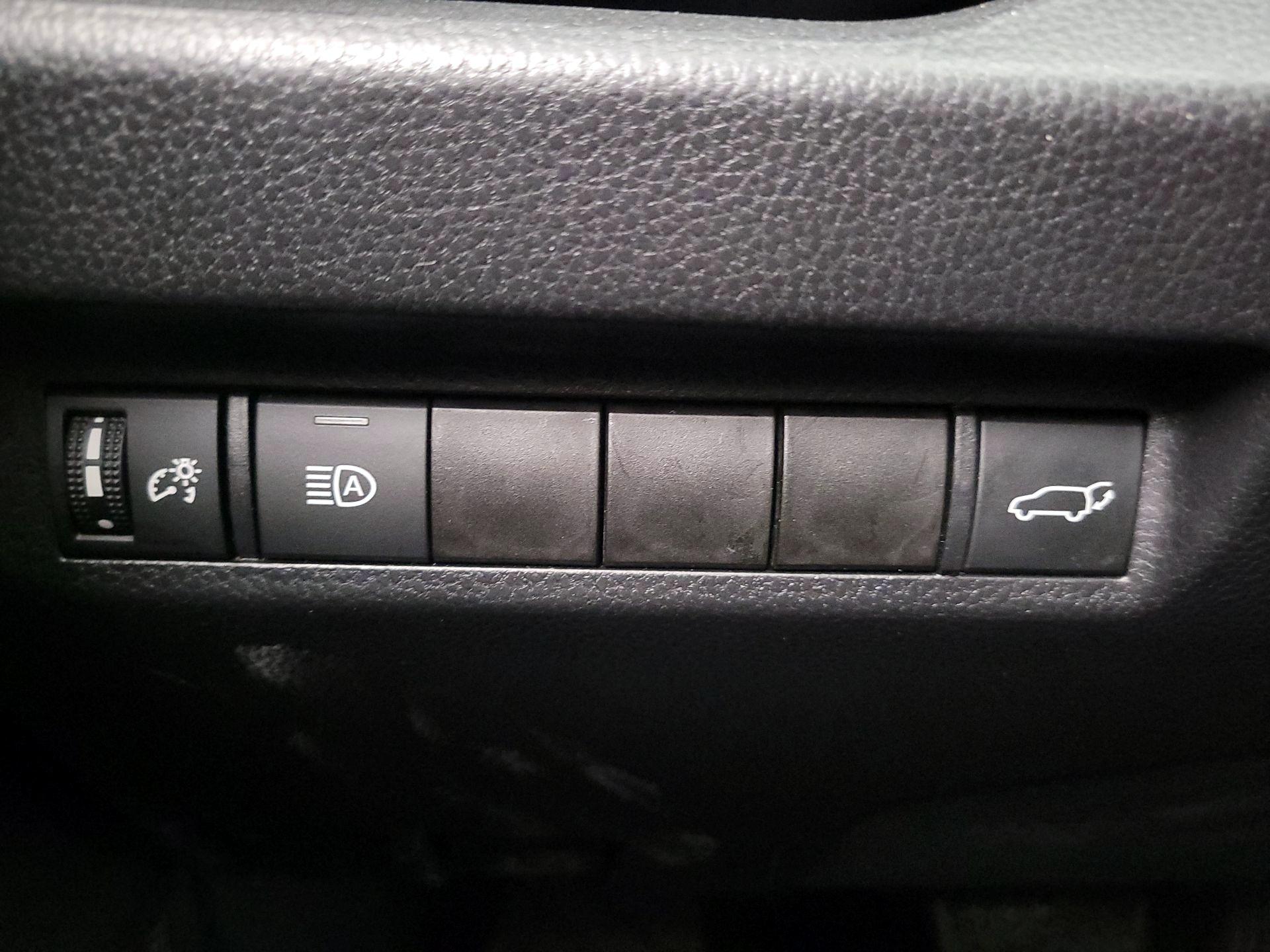 Thumbnail: 2021 Toyota RAV4 - 13