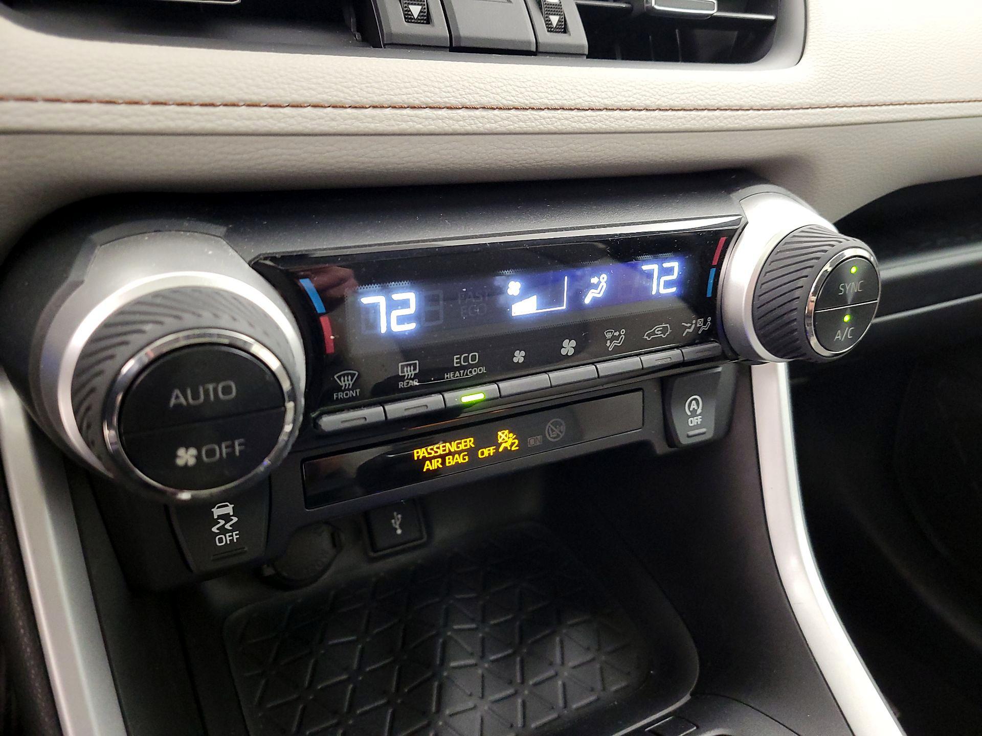 Thumbnail: 2021 Toyota RAV4 - 17