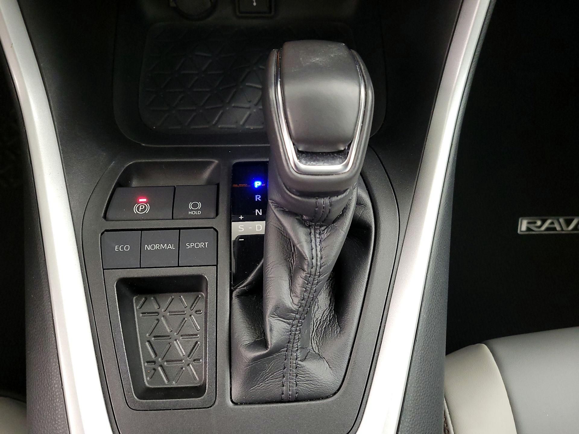 Thumbnail: 2021 Toyota RAV4 - 18