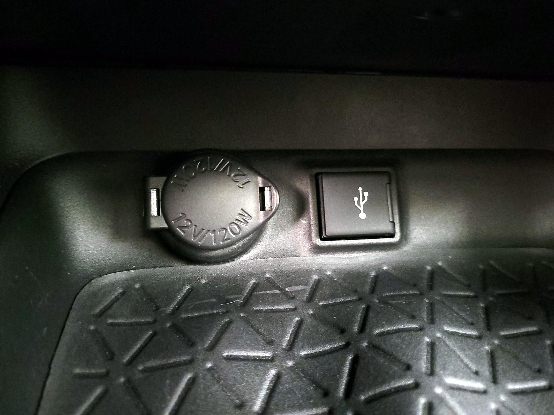 Thumbnail: 2021 Toyota RAV4 - 19