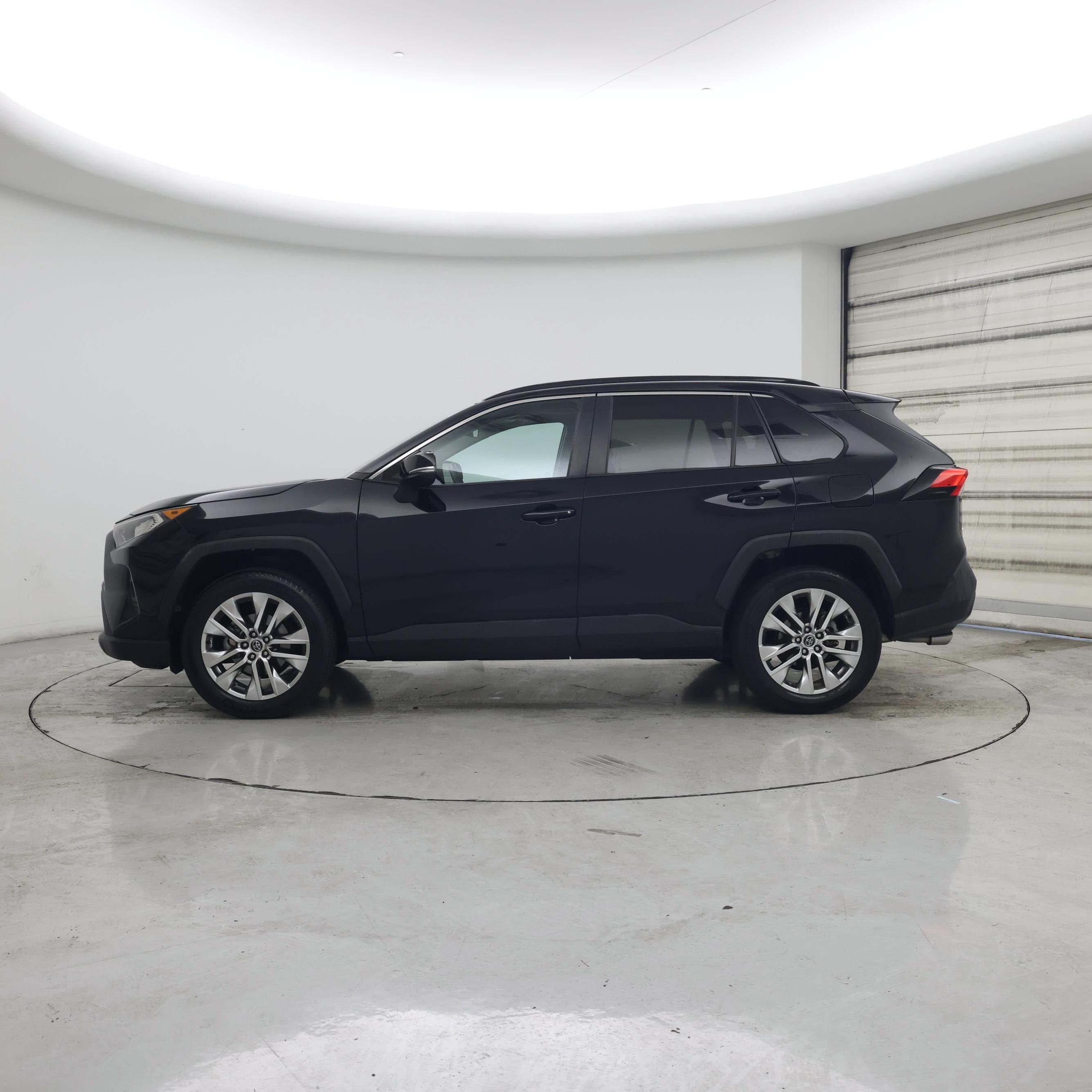 Thumbnail: 2021 Toyota RAV4 - 3