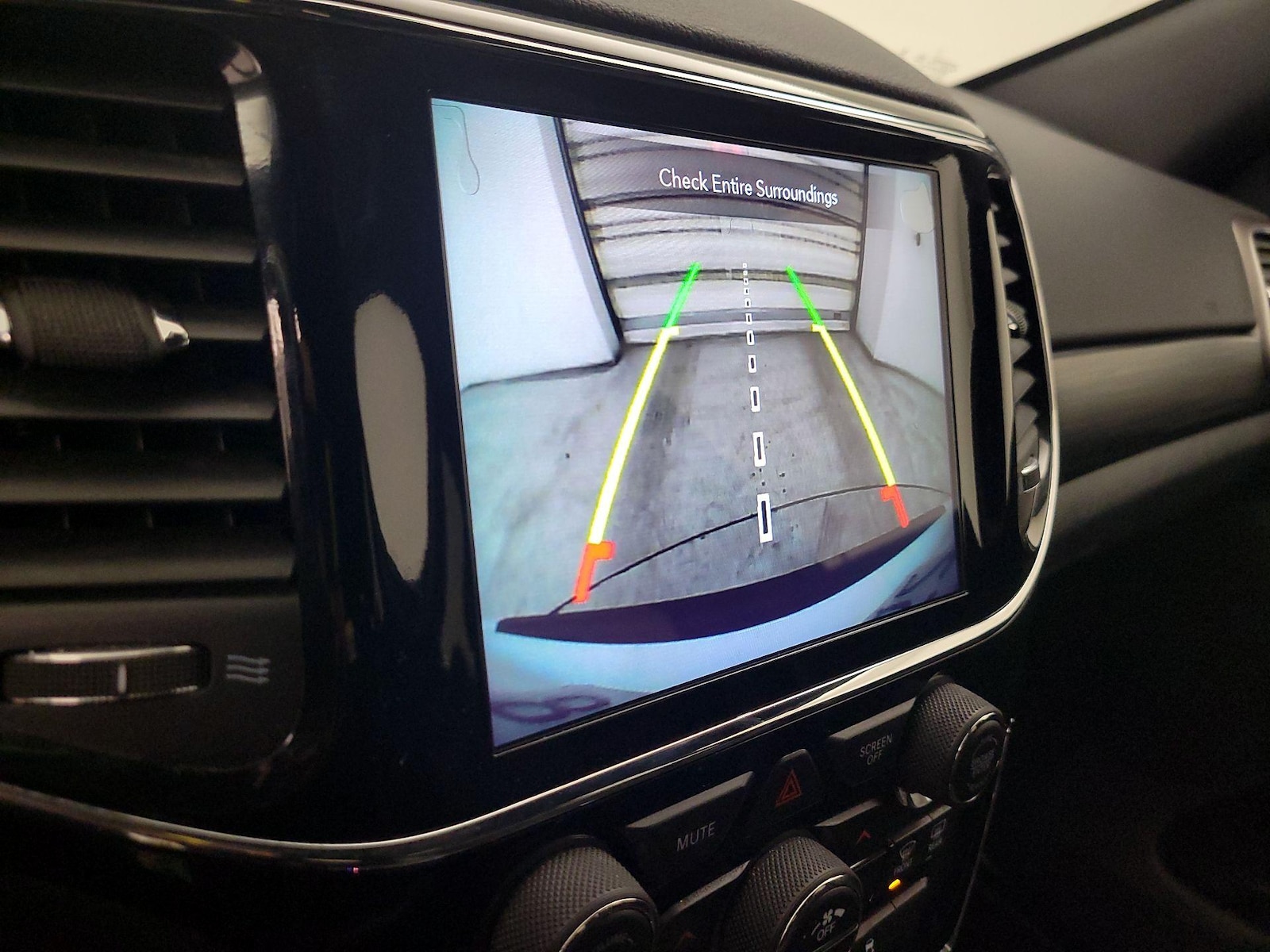 2019 Jeep Grand Cherokee Altitude - Photo 16