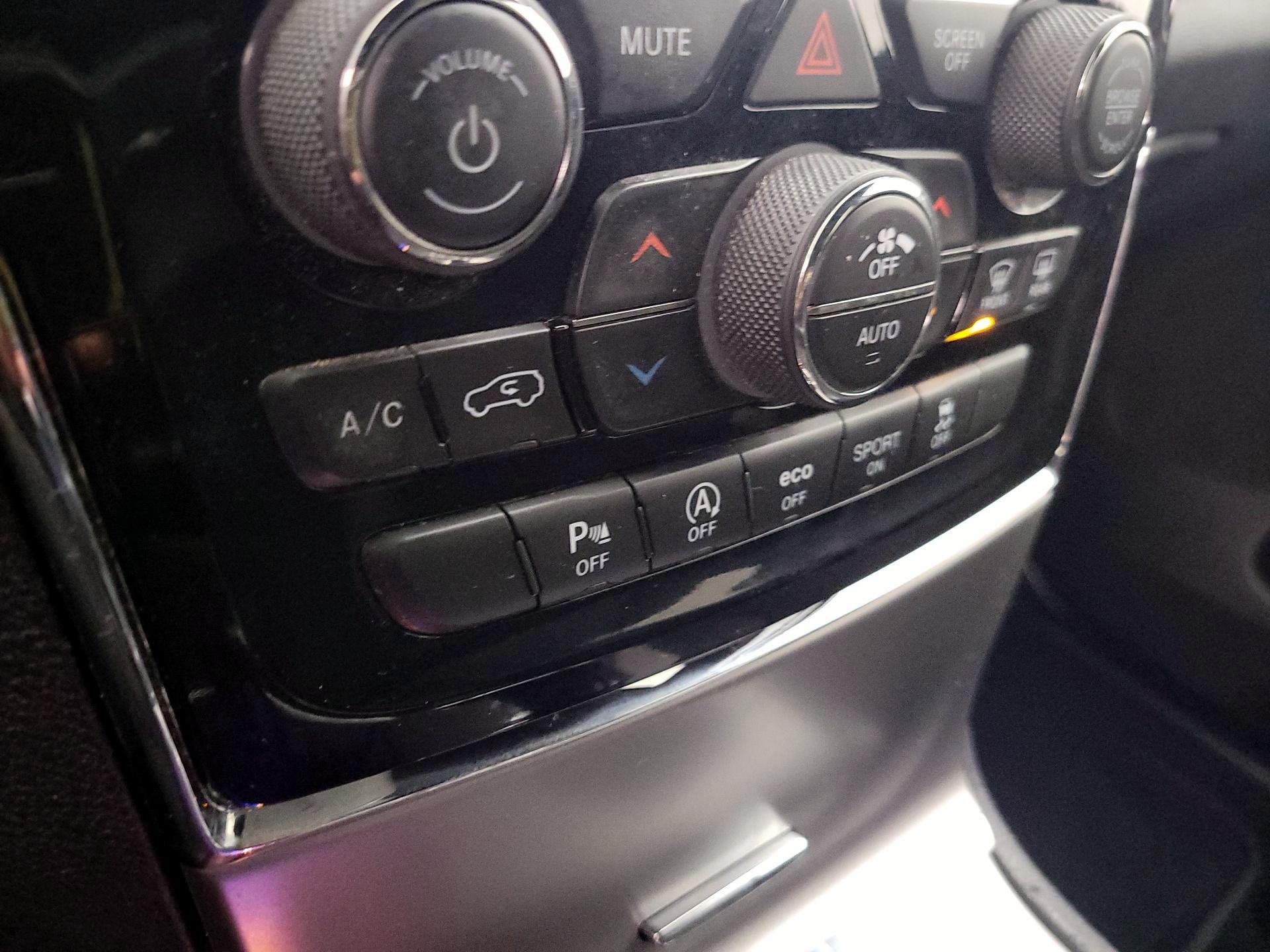 Thumbnail: 2019 Jeep Grand Cherokee - 17