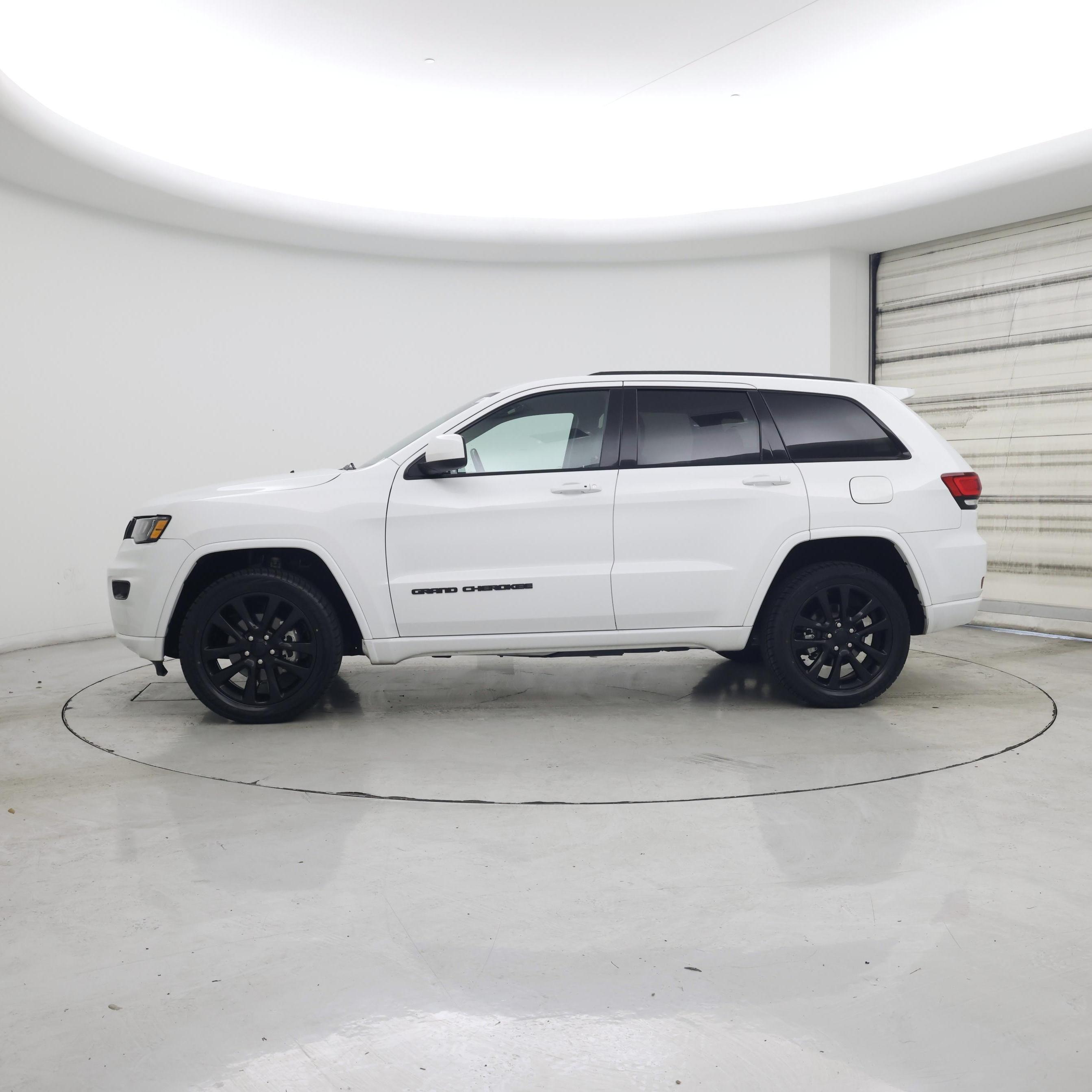 Thumbnail: 2019 Jeep Grand Cherokee - 3