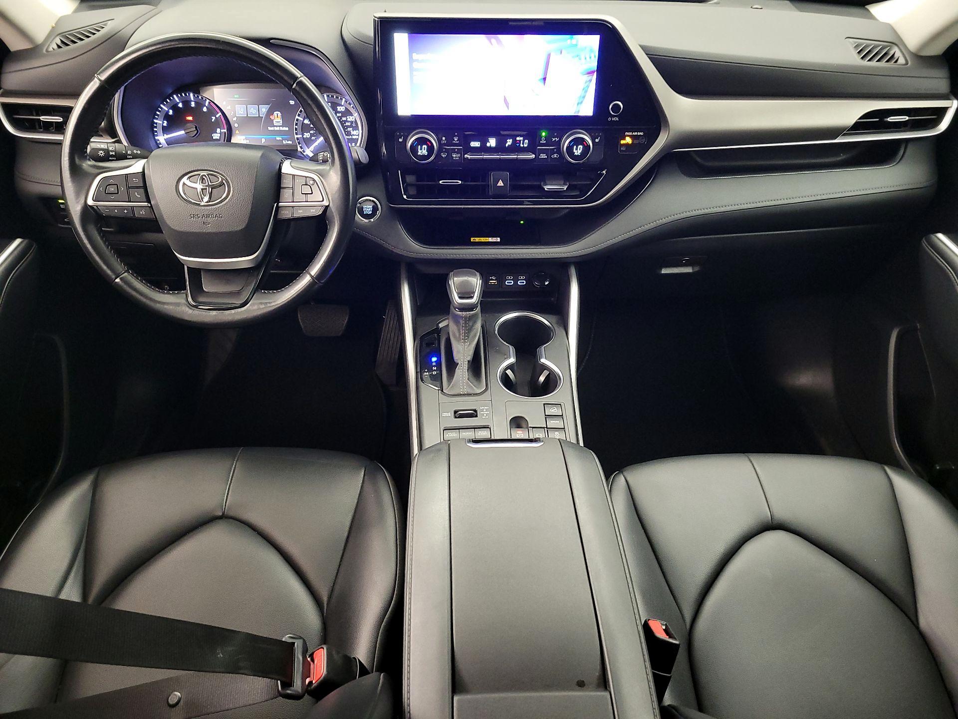 Thumbnail: 2023 Toyota Highlander - 9