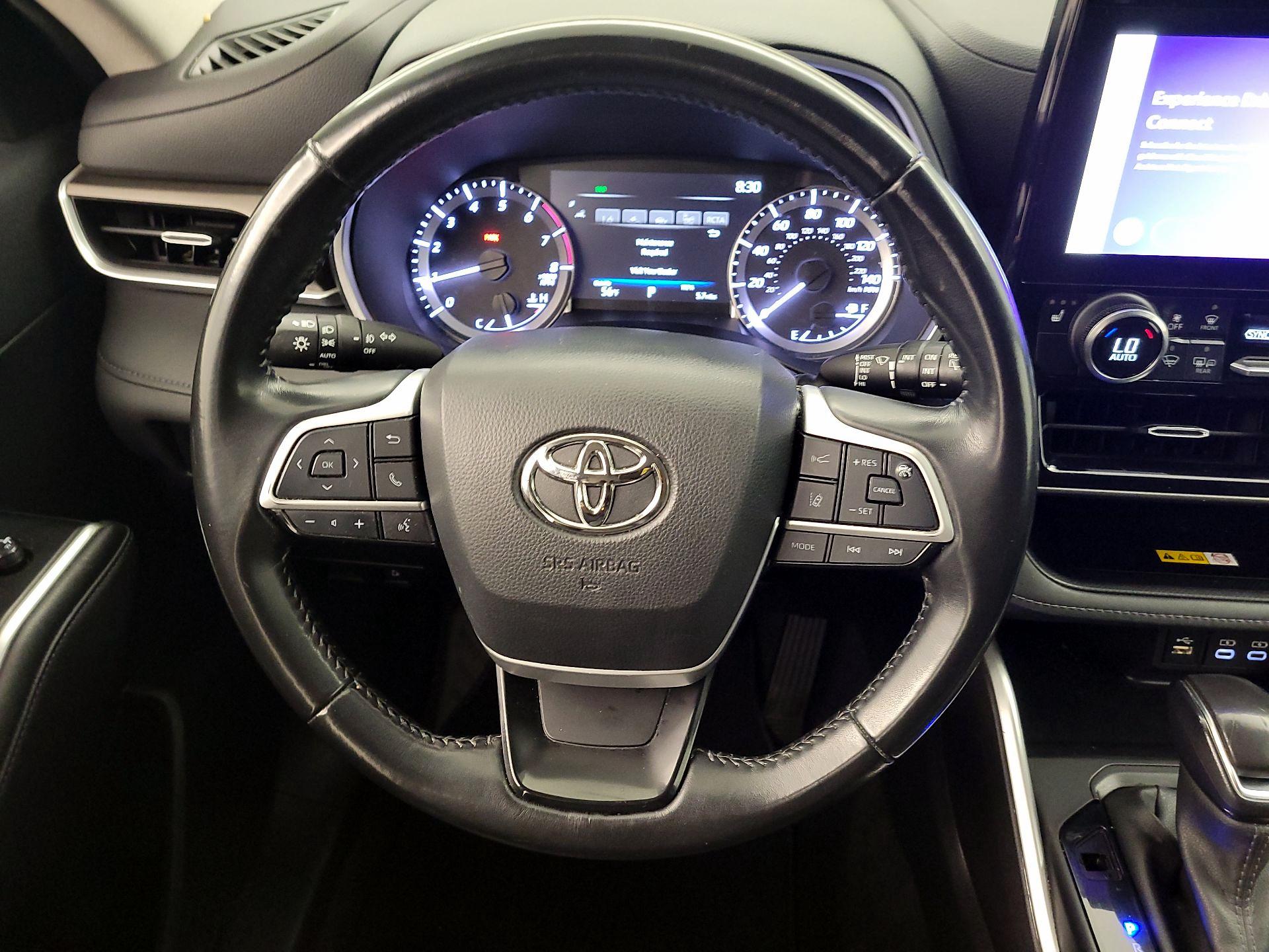 Thumbnail: 2023 Toyota Highlander - 10