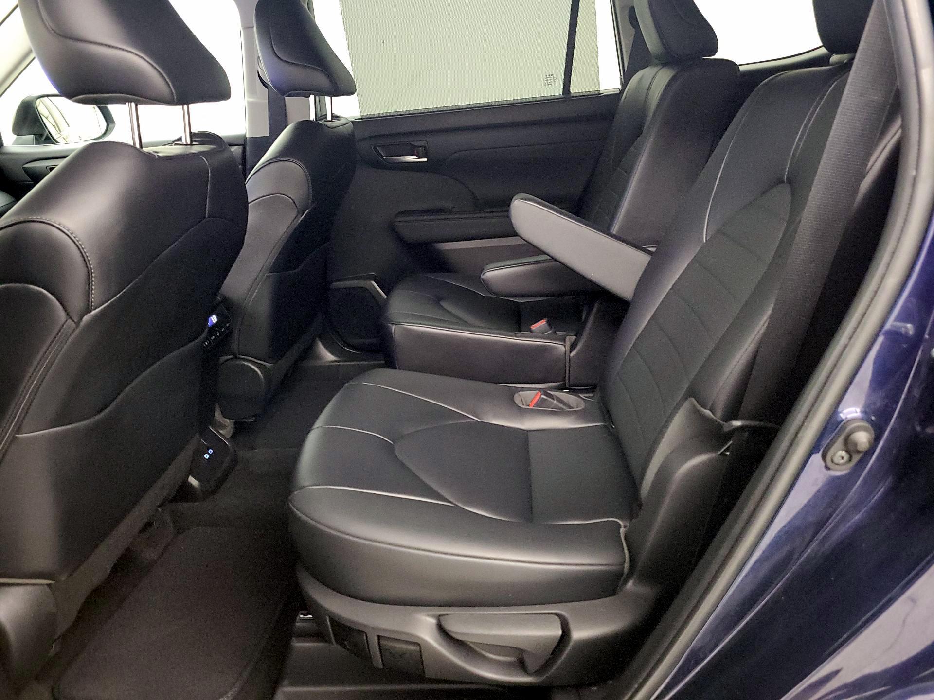 Thumbnail: 2023 Toyota Highlander - 19