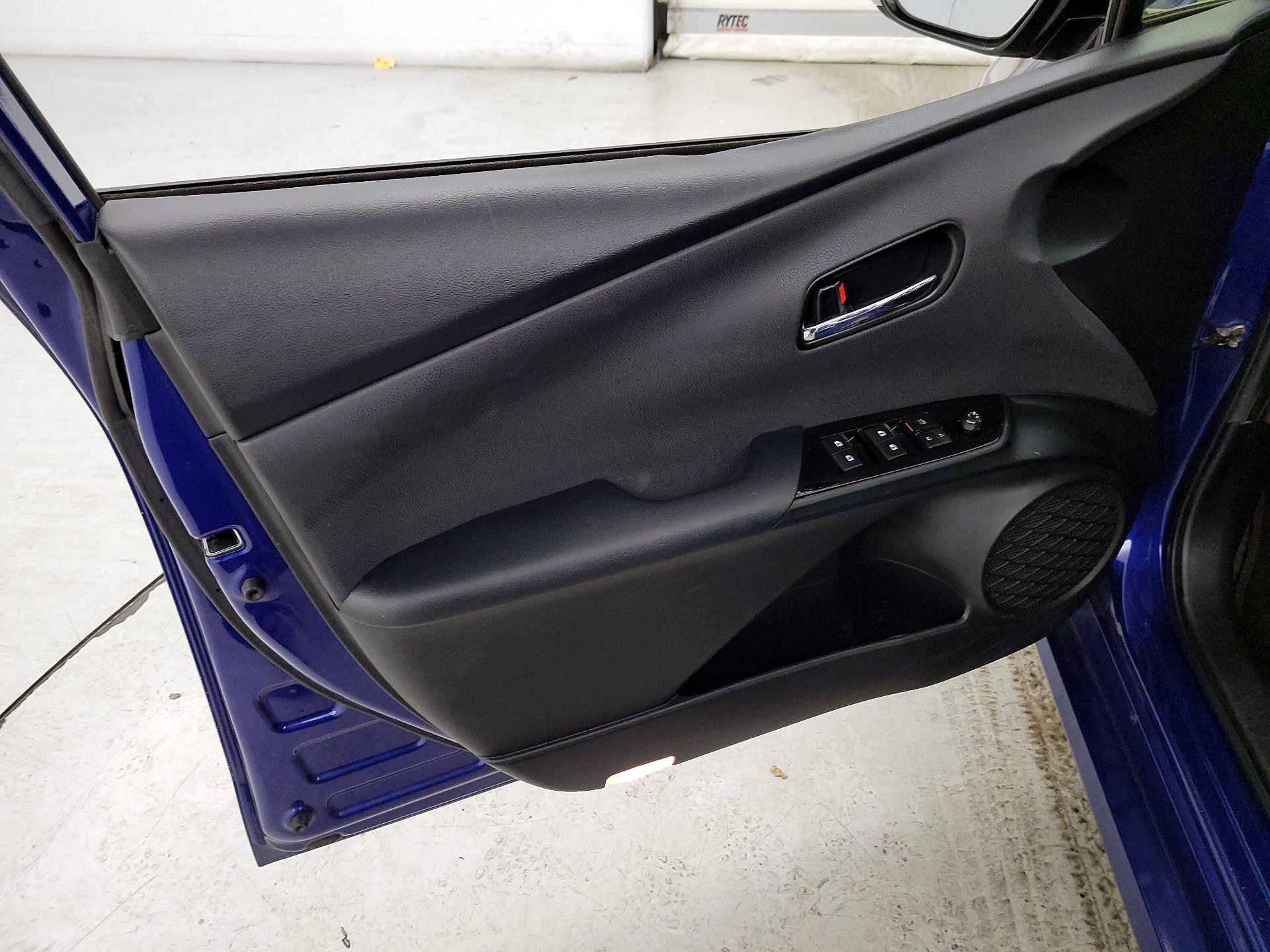 Thumbnail: 2016 Toyota Prius - 12