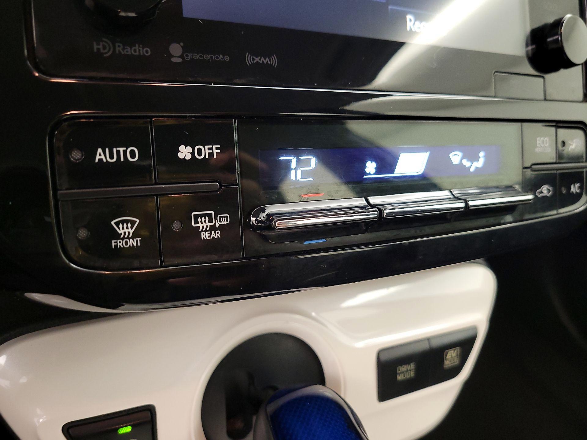 Thumbnail: 2016 Toyota Prius - 15