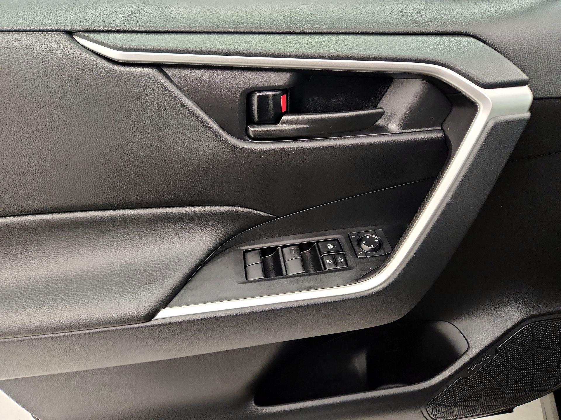 Thumbnail: 2025 Toyota RAV4 - 12