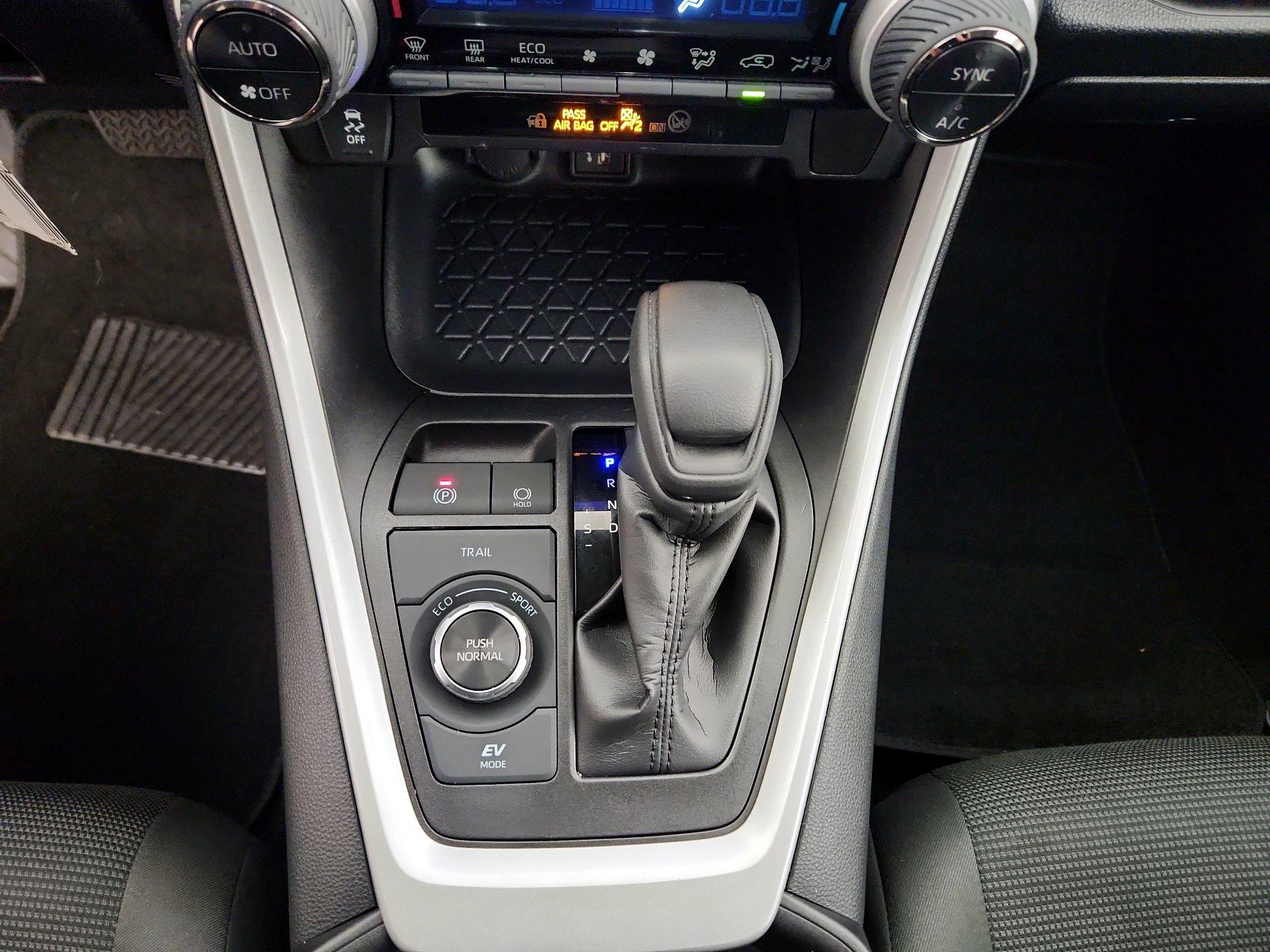 Thumbnail: 2025 Toyota RAV4 - 17