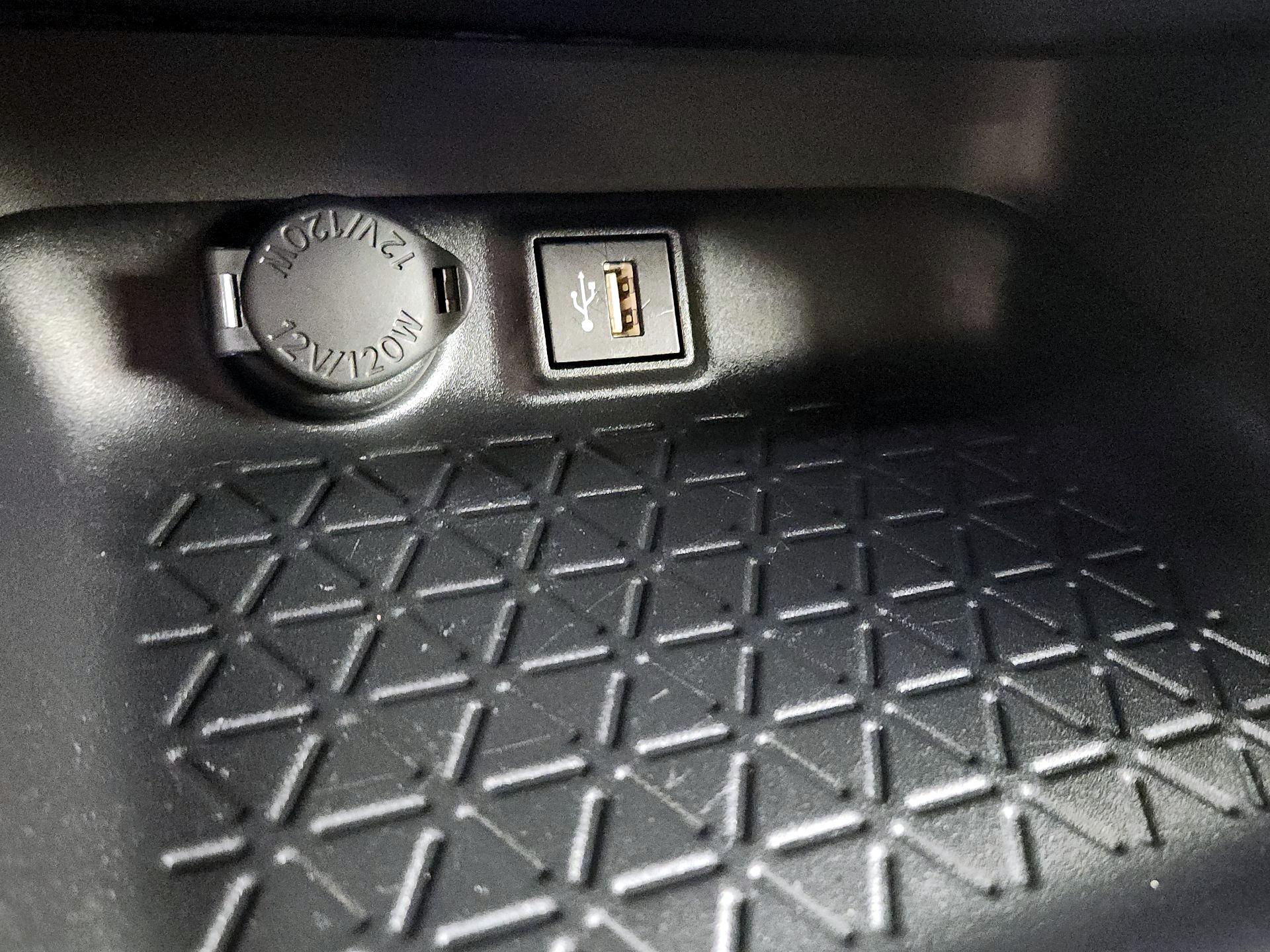 Thumbnail: 2025 Toyota RAV4 - 18