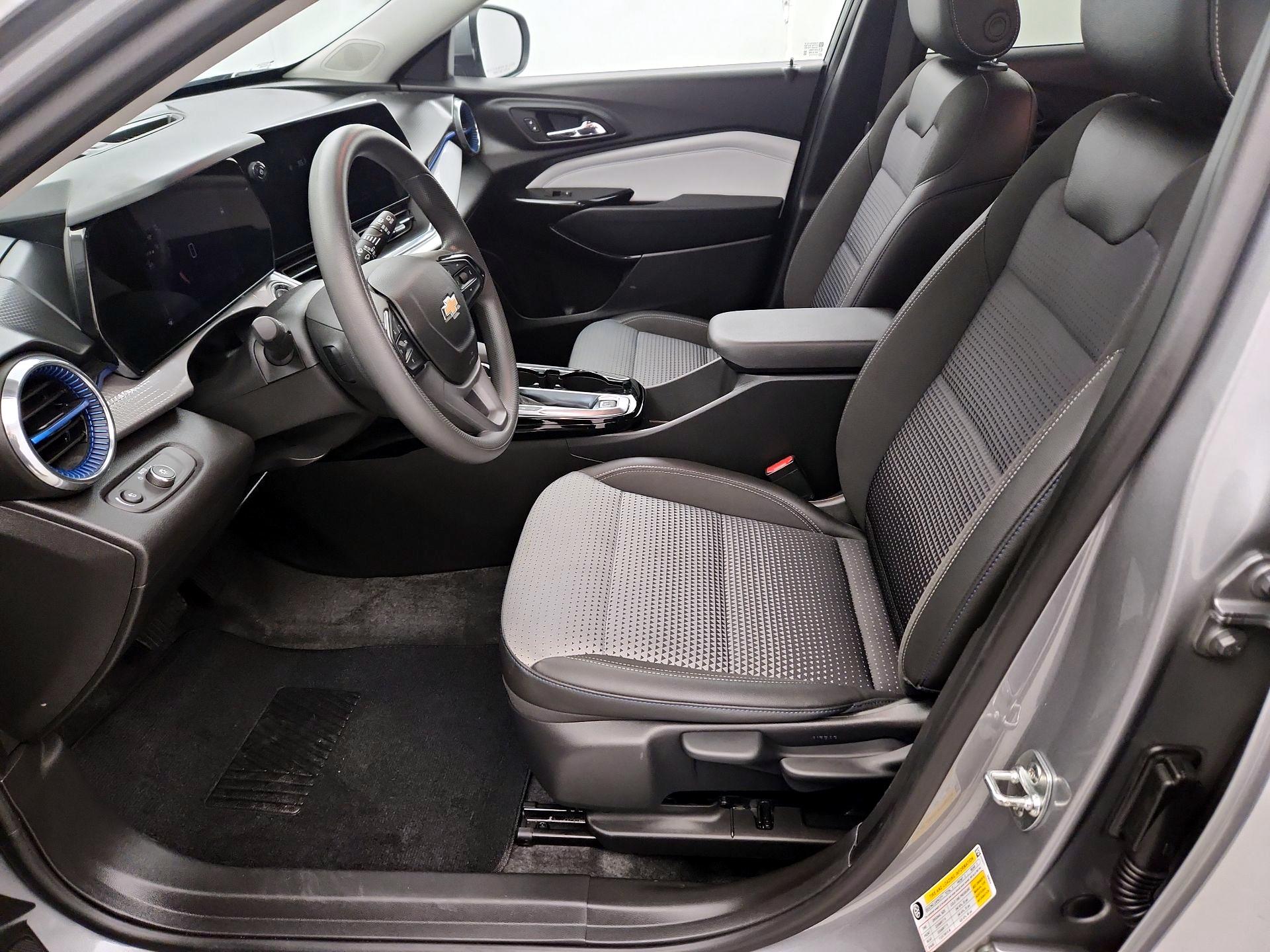 Thumbnail: 2025 Chevrolet Trax - 11