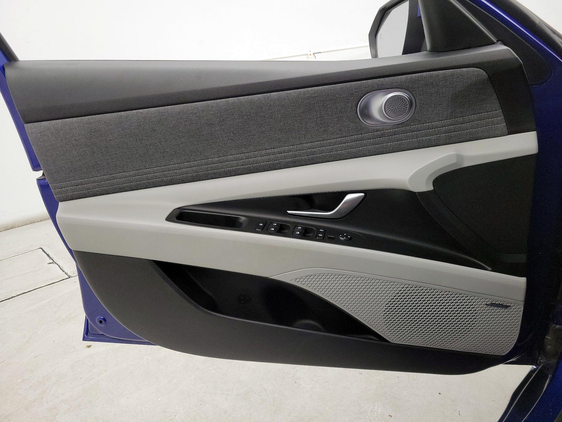 Thumbnail: 2023 Hyundai Elantra - 12