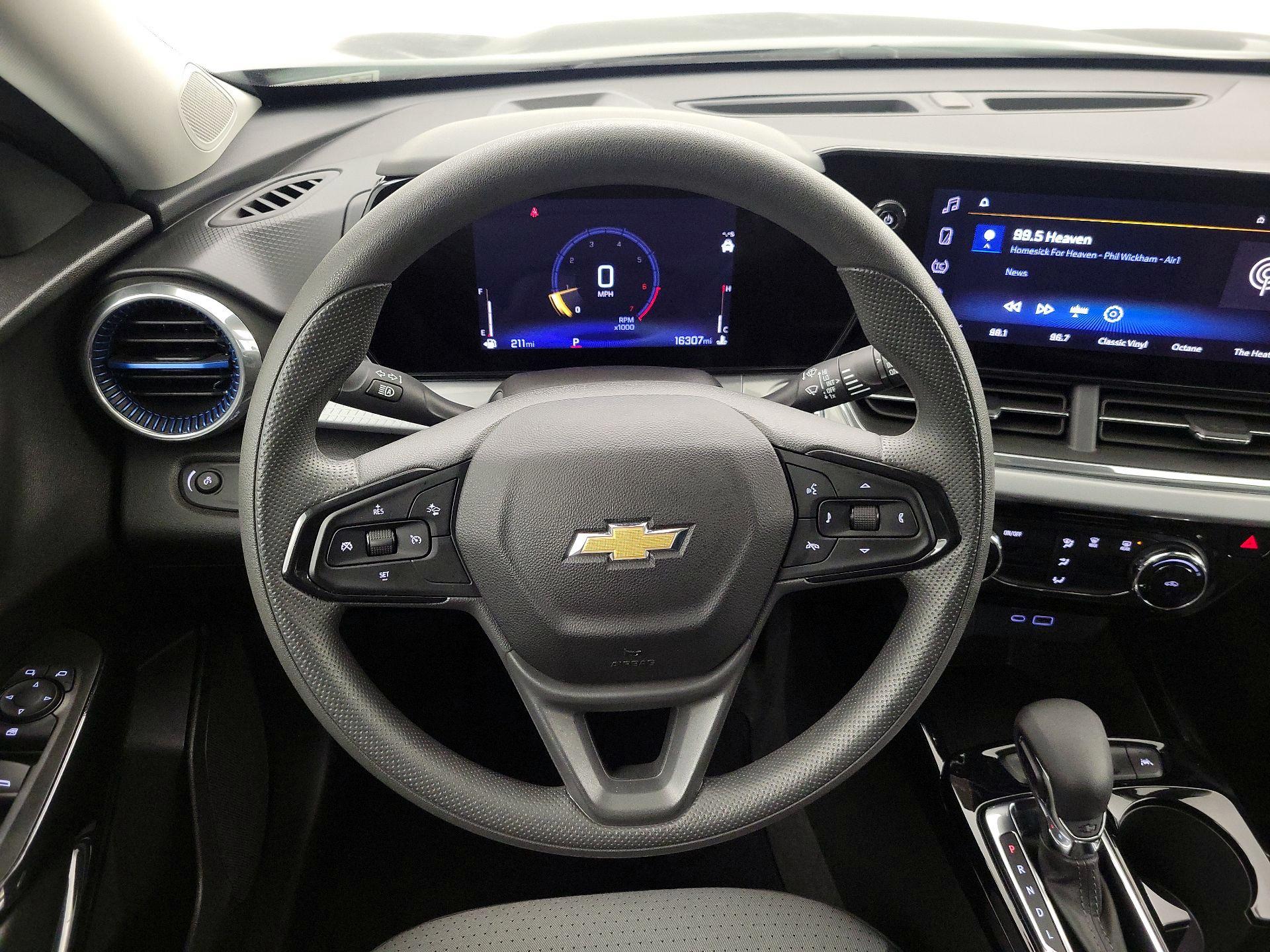 Thumbnail: 2025 Chevrolet Trax - 10