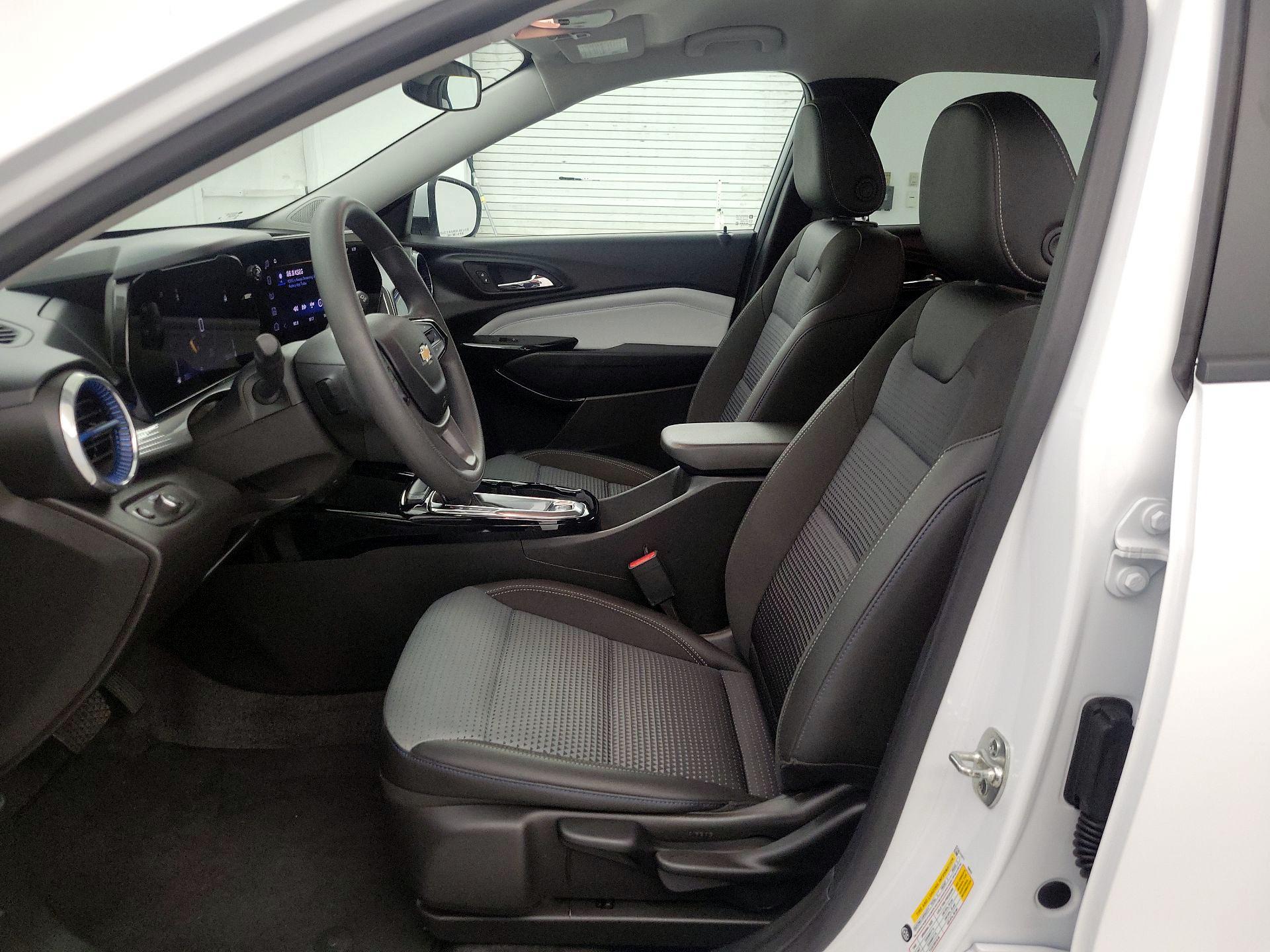 Thumbnail: 2025 Chevrolet Trax - 11