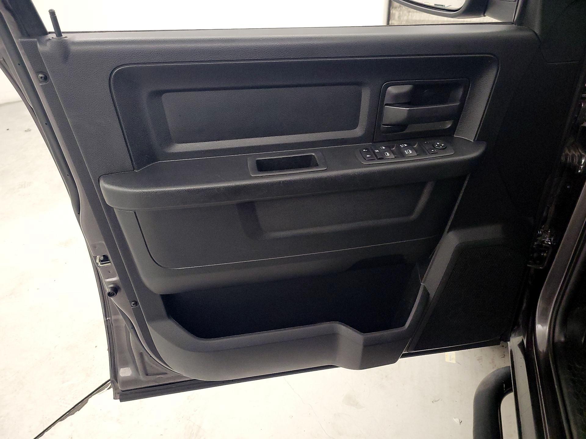 Thumbnail: 2019 RAM 1500 Classic - 12