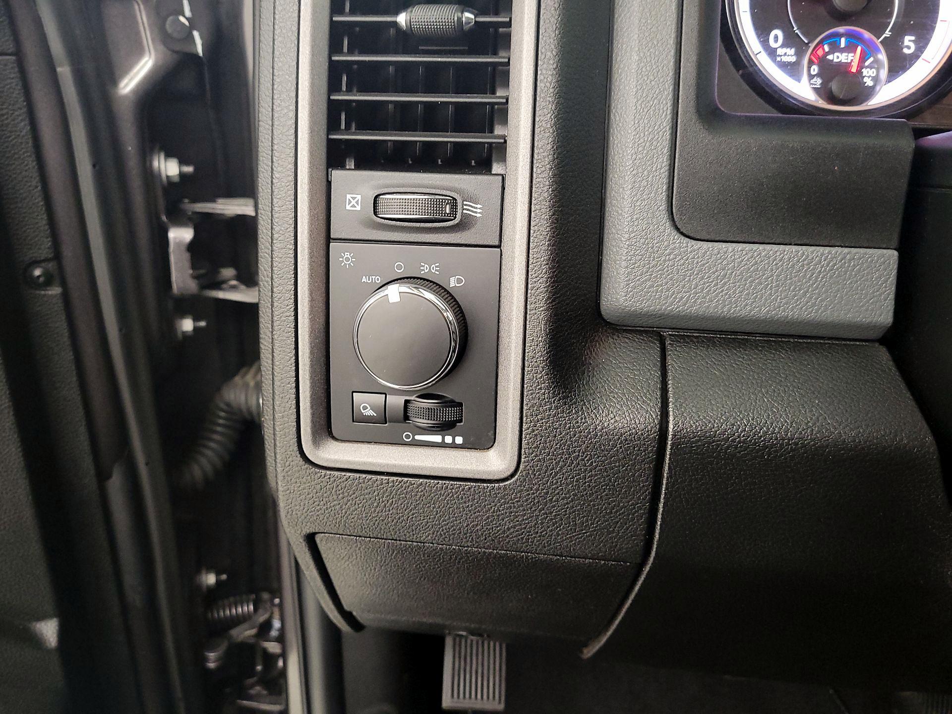 Thumbnail: 2019 RAM 1500 Classic - 13