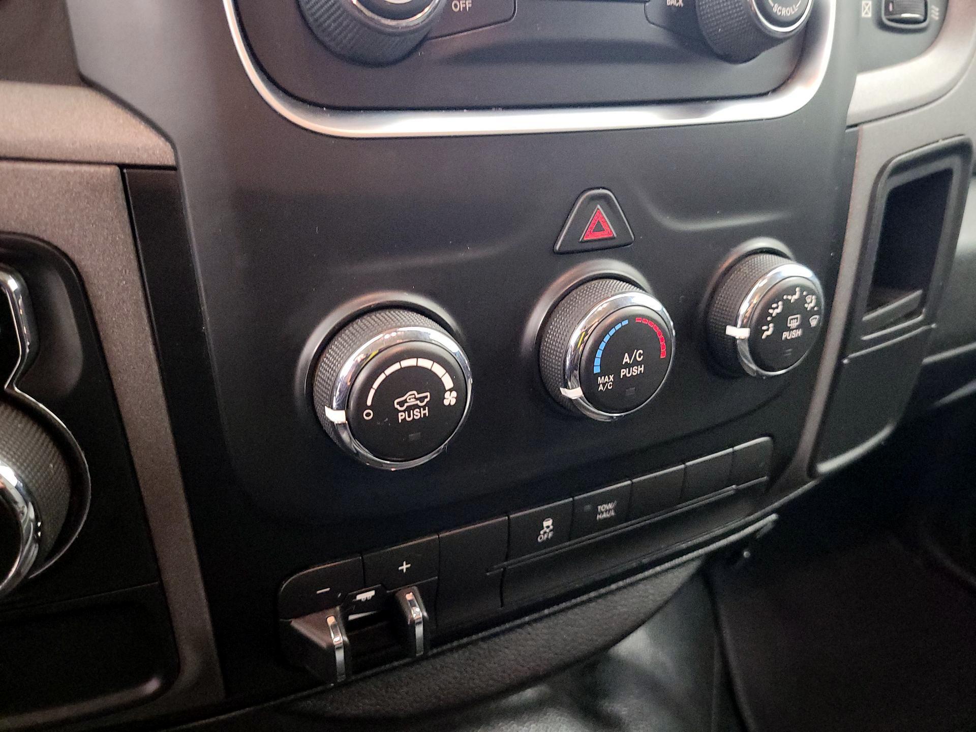 Thumbnail: 2019 RAM 1500 Classic - 16