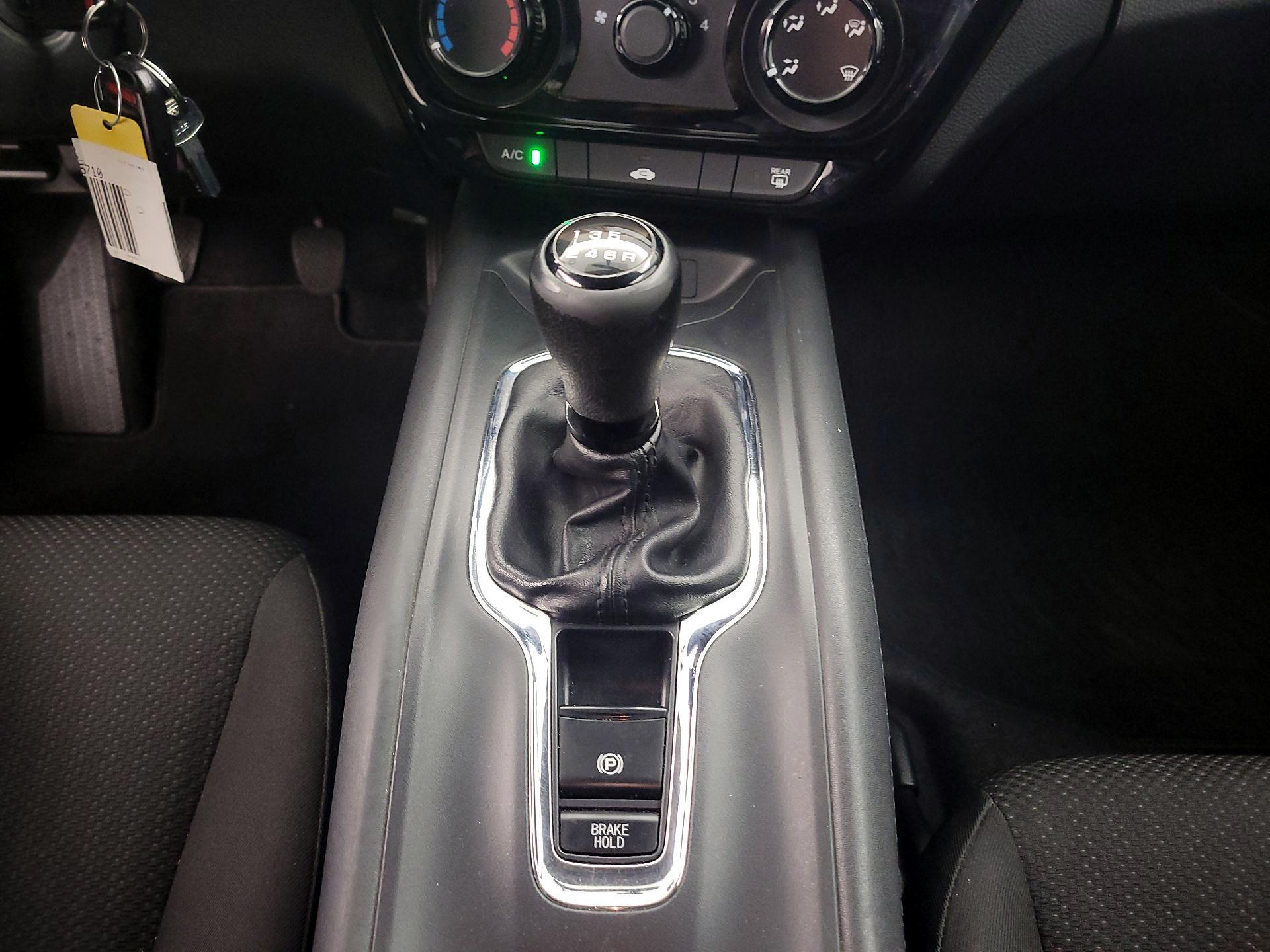 Thumbnail: 2016 Honda HR-V - 16