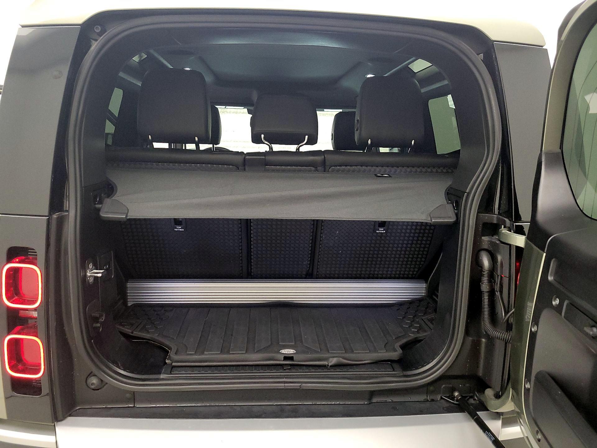 Thumbnail: 2023 Land Rover Defender - 18