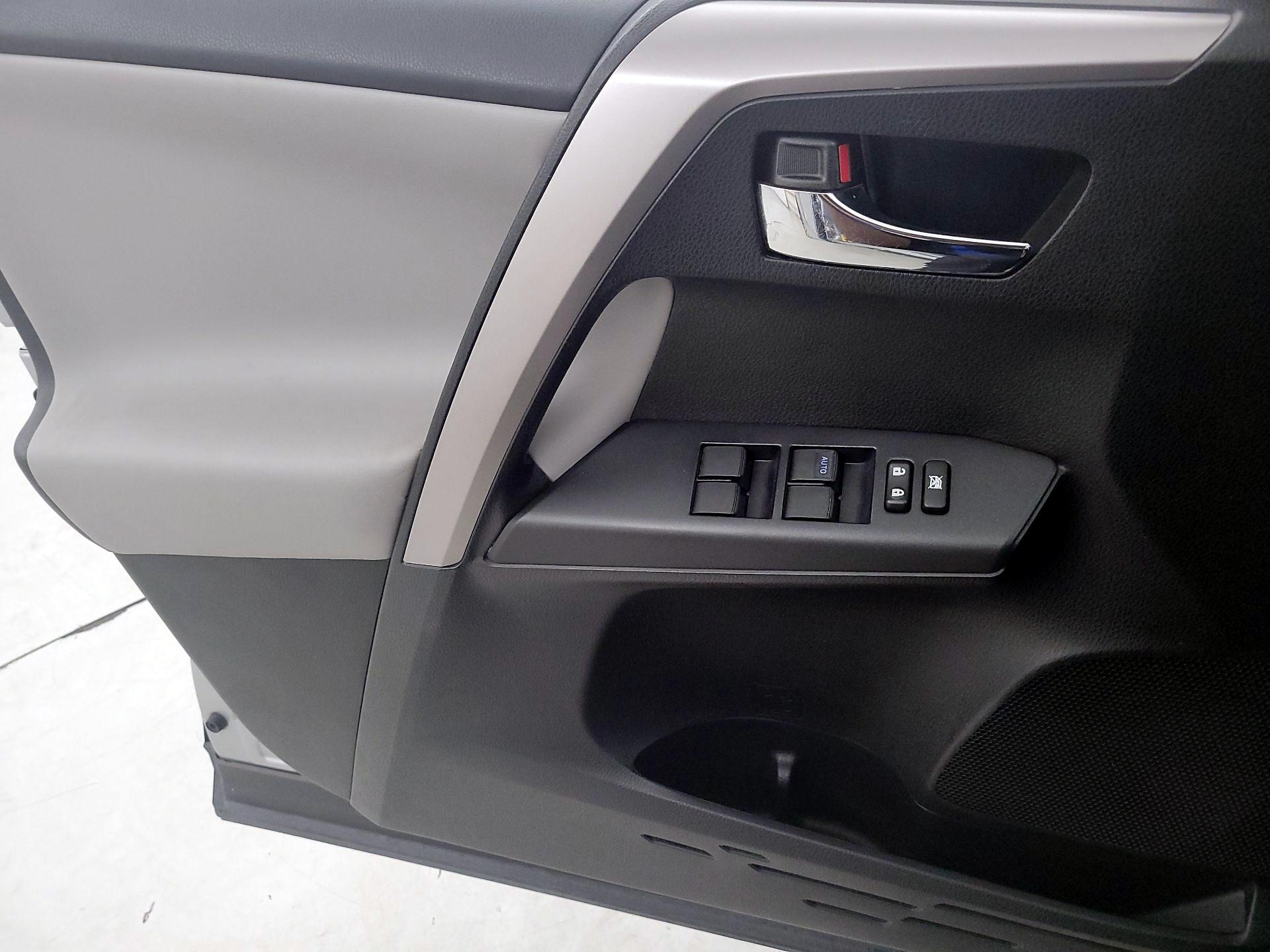 Thumbnail: 2016 Toyota RAV4 - 12