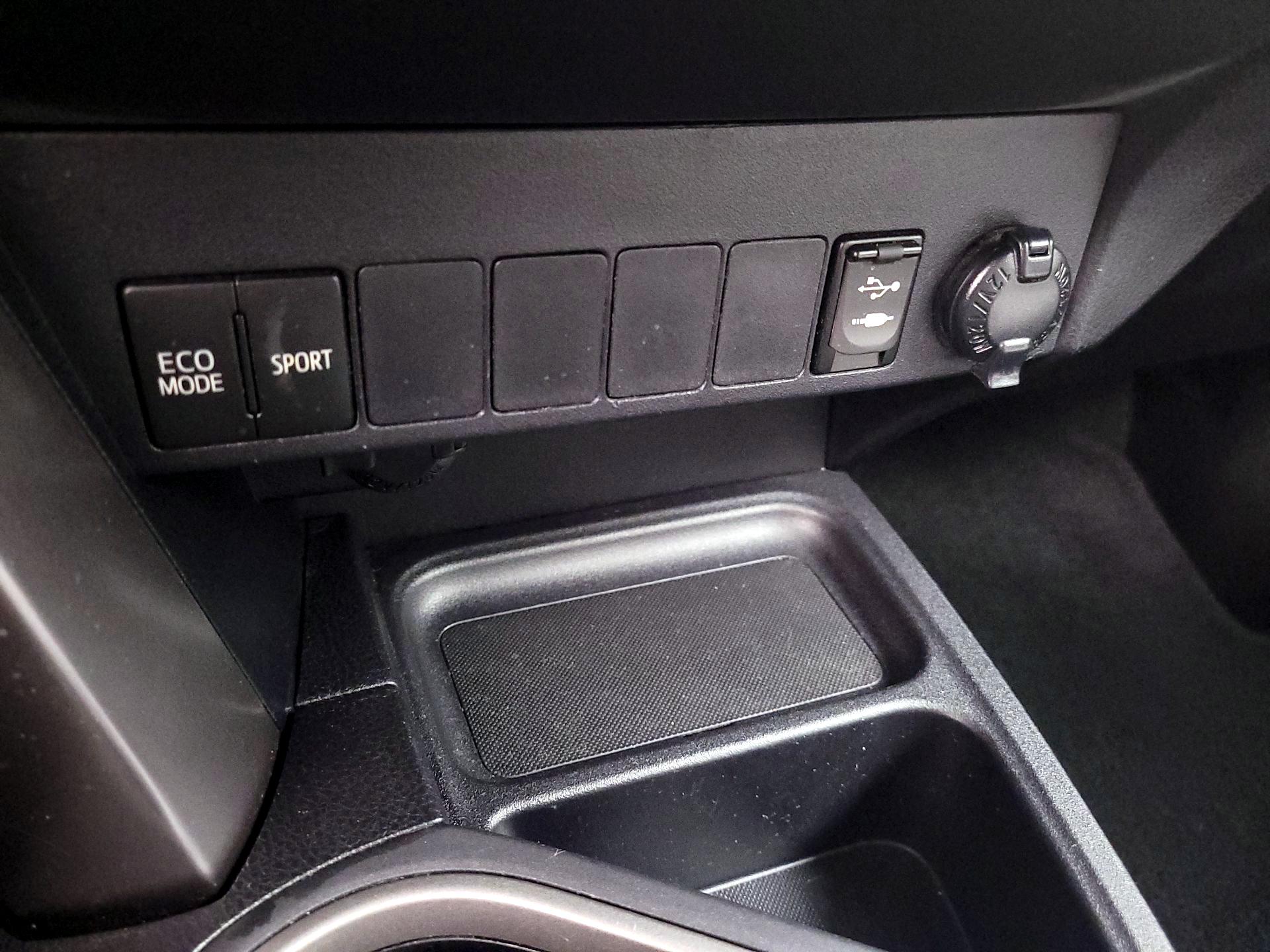 Thumbnail: 2016 Toyota RAV4 - 17