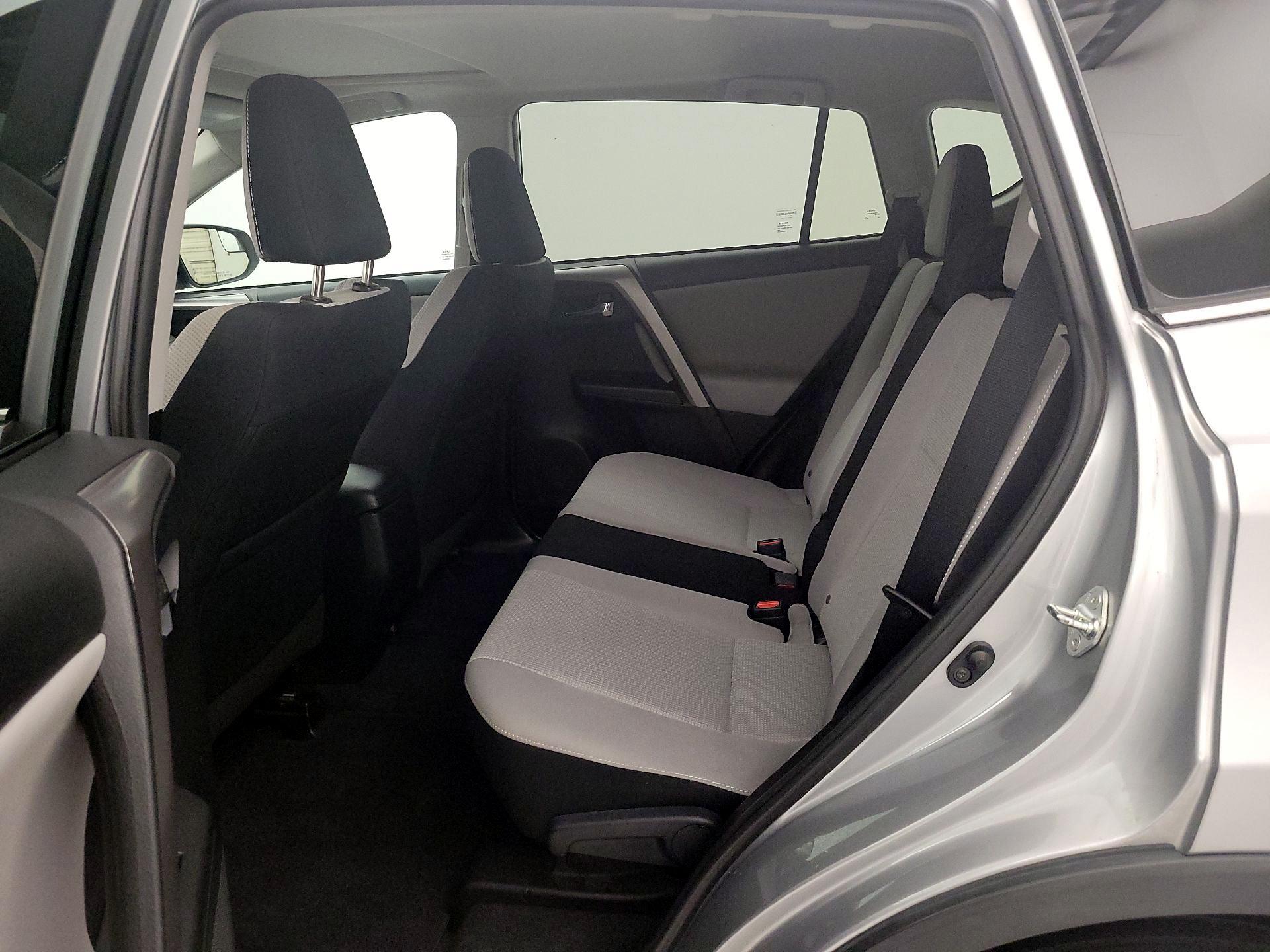 Thumbnail: 2016 Toyota RAV4 - 18