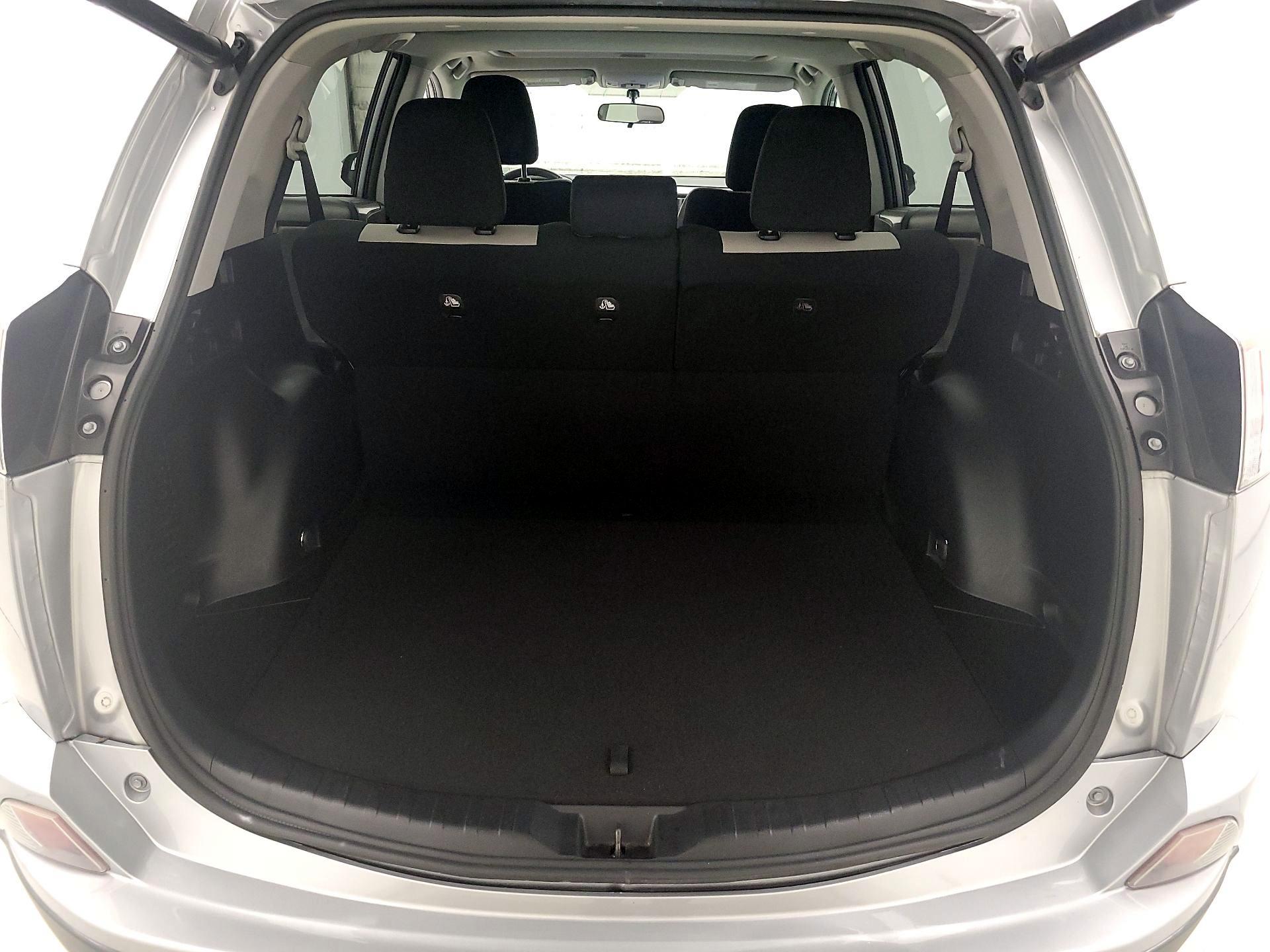 Thumbnail: 2016 Toyota RAV4 - 19