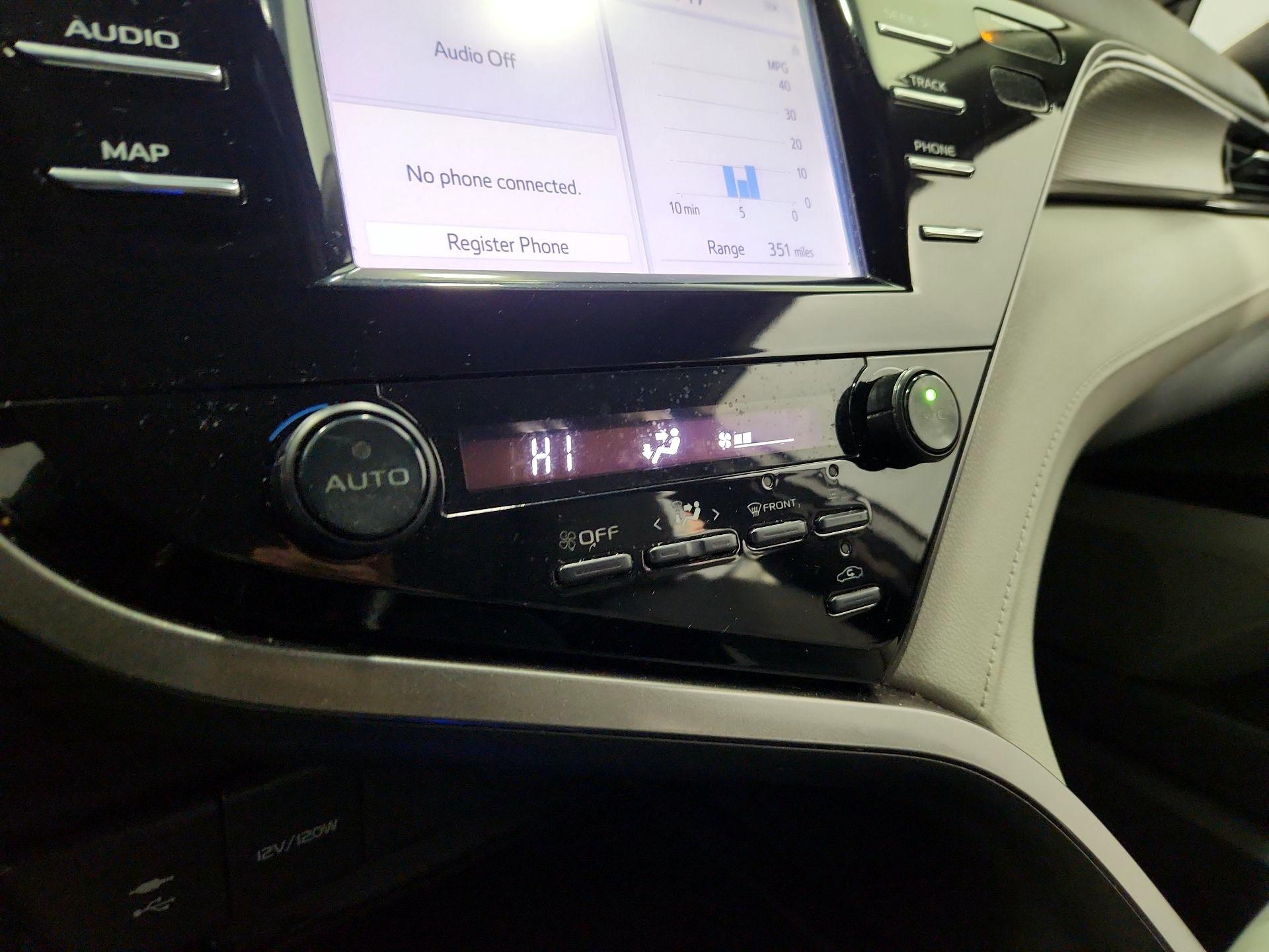 Thumbnail: 2019 Toyota Camry - 16