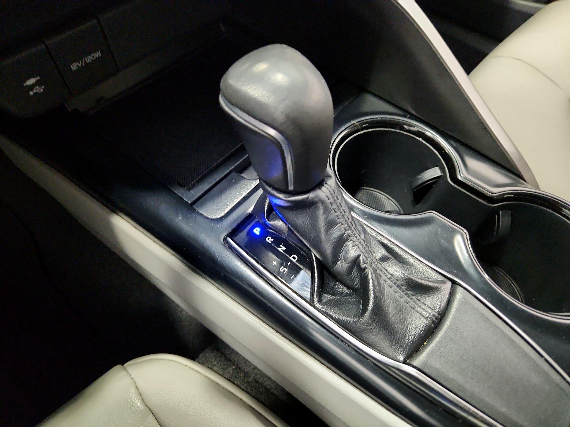 Thumbnail: 2019 Toyota Camry - 17