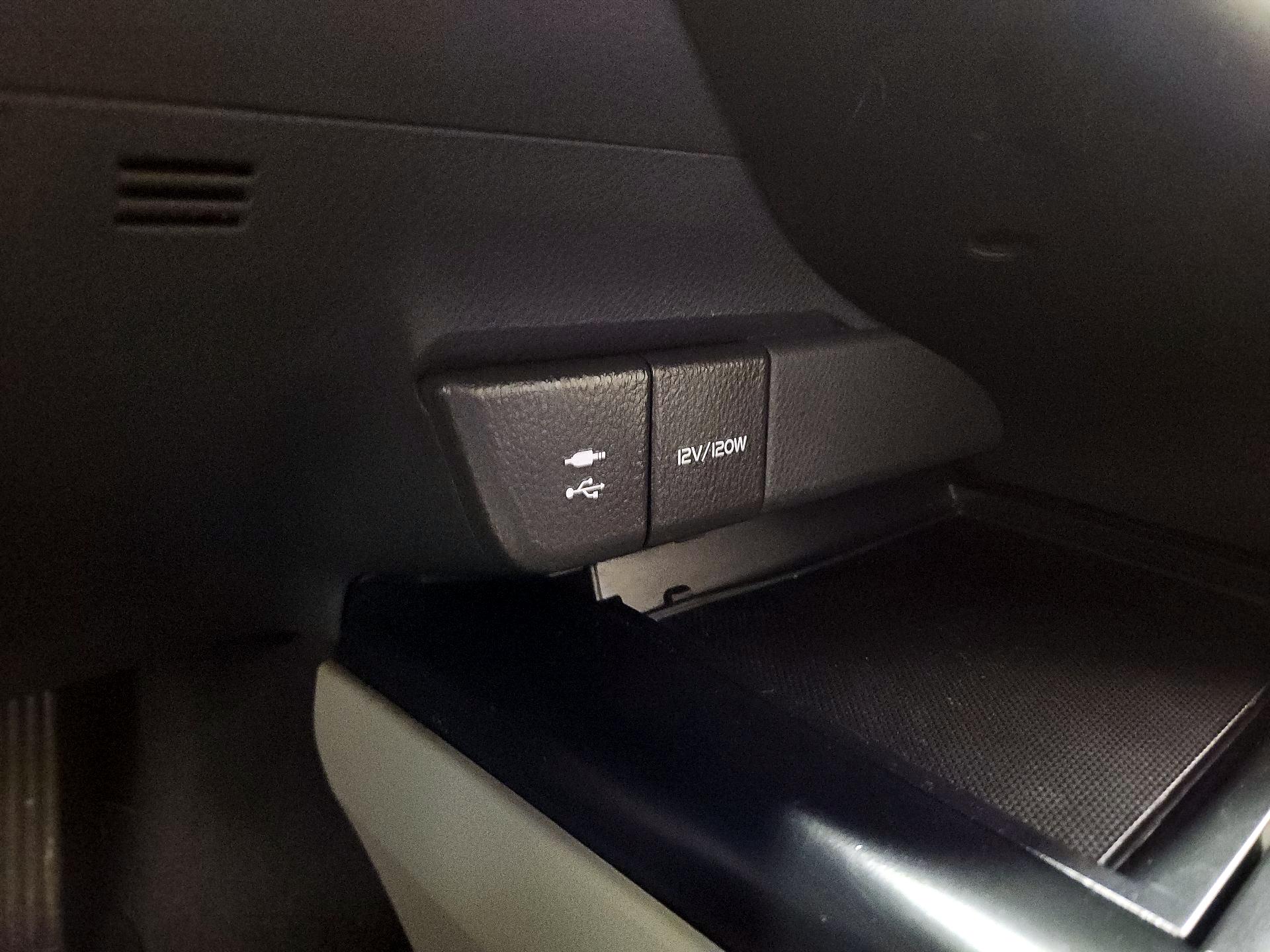 Thumbnail: 2019 Toyota Camry - 18