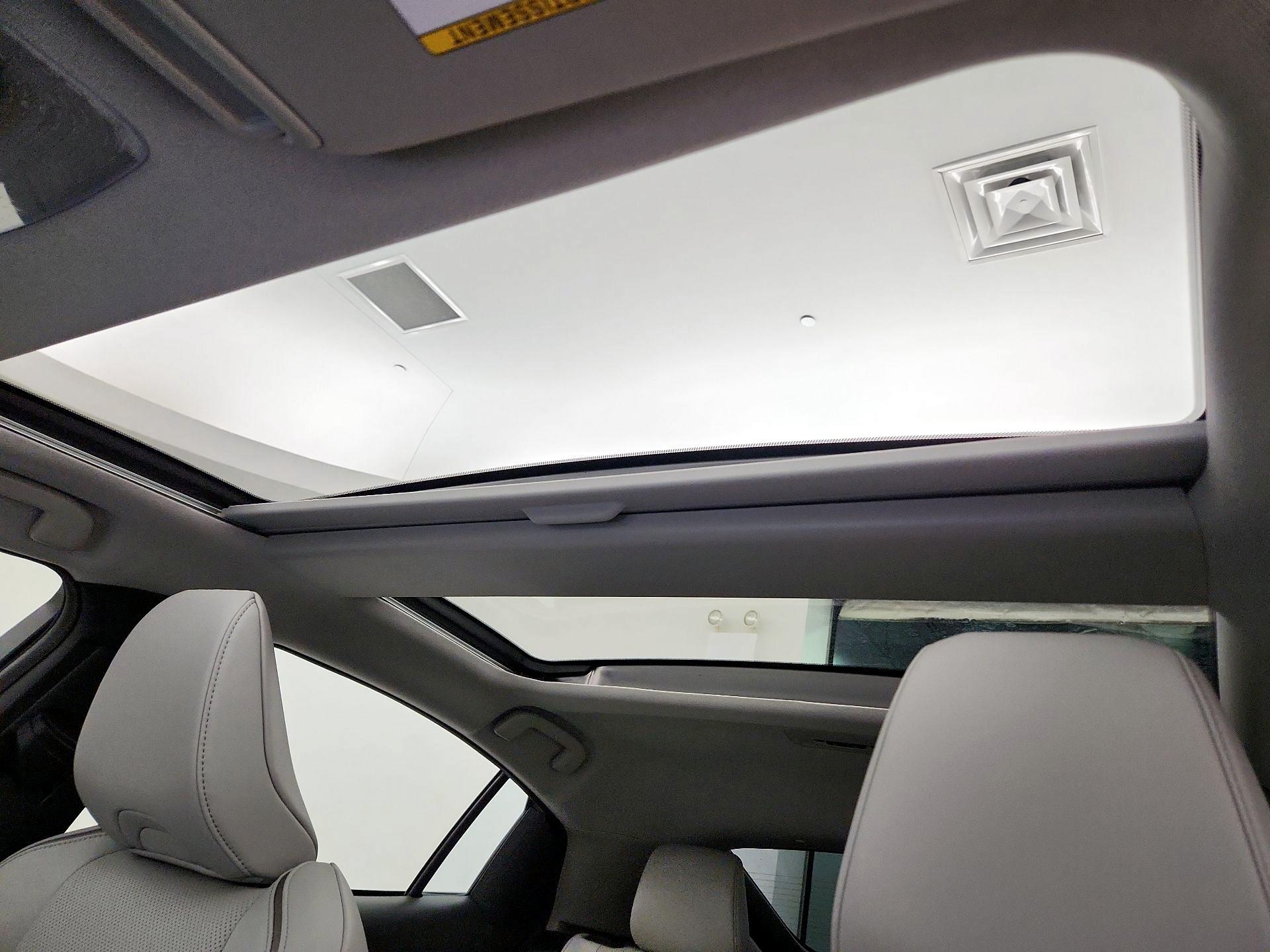 Thumbnail: 2024 Toyota Prius - 17