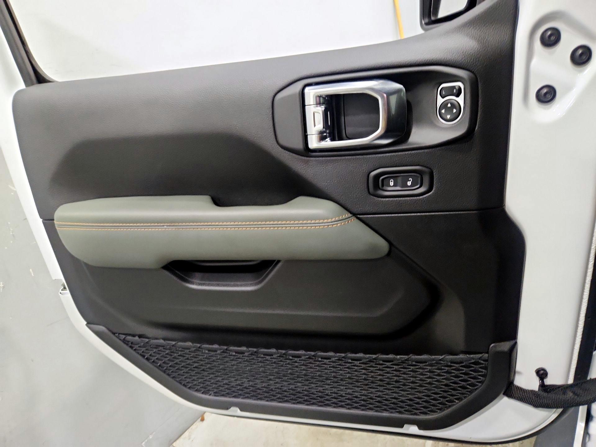 Thumbnail: 2025 Jeep Gladiator - 12