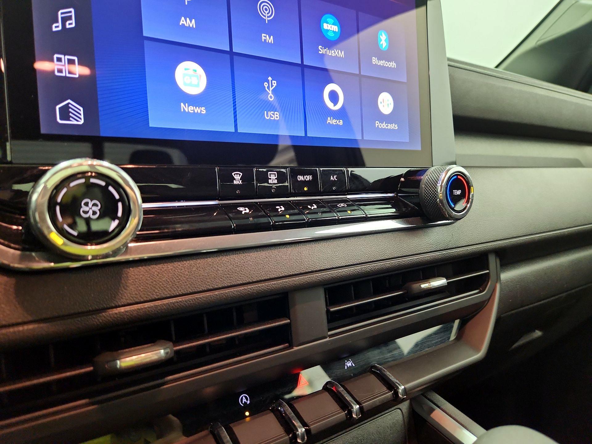 Thumbnail: 2024 Chevrolet Colorado - 17