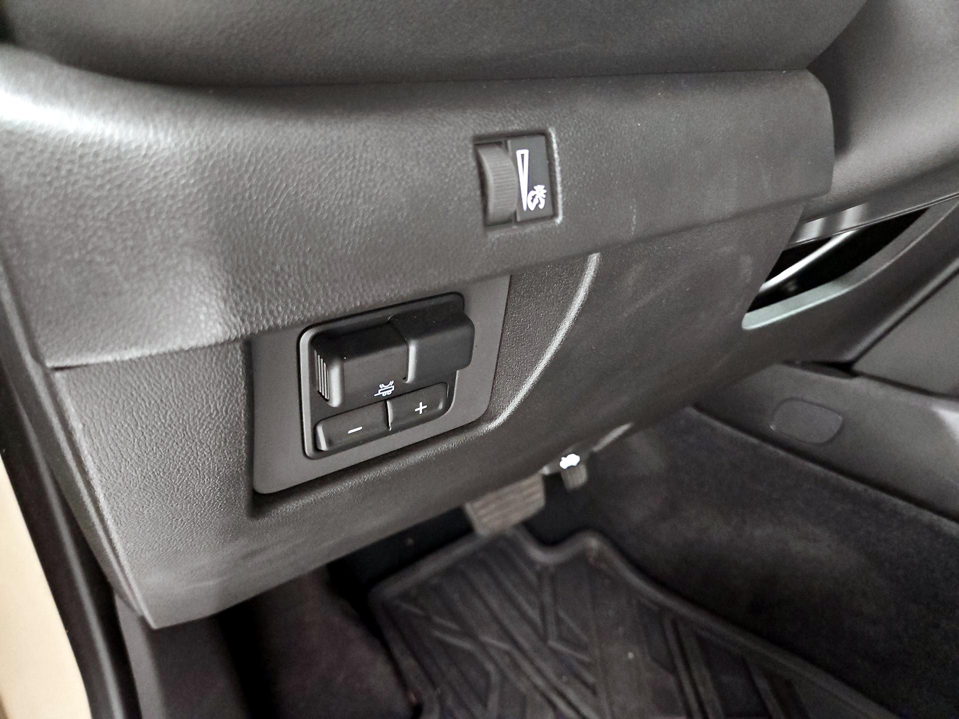 Thumbnail: 2024 Chevrolet Colorado - 13