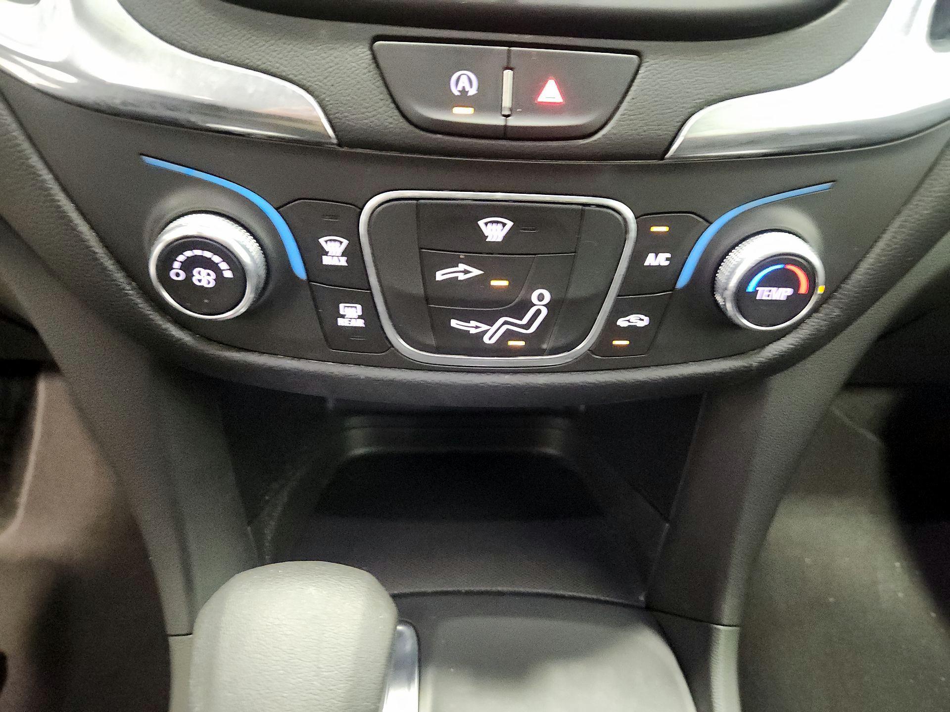 Thumbnail: 2022 Chevrolet Equinox - 16