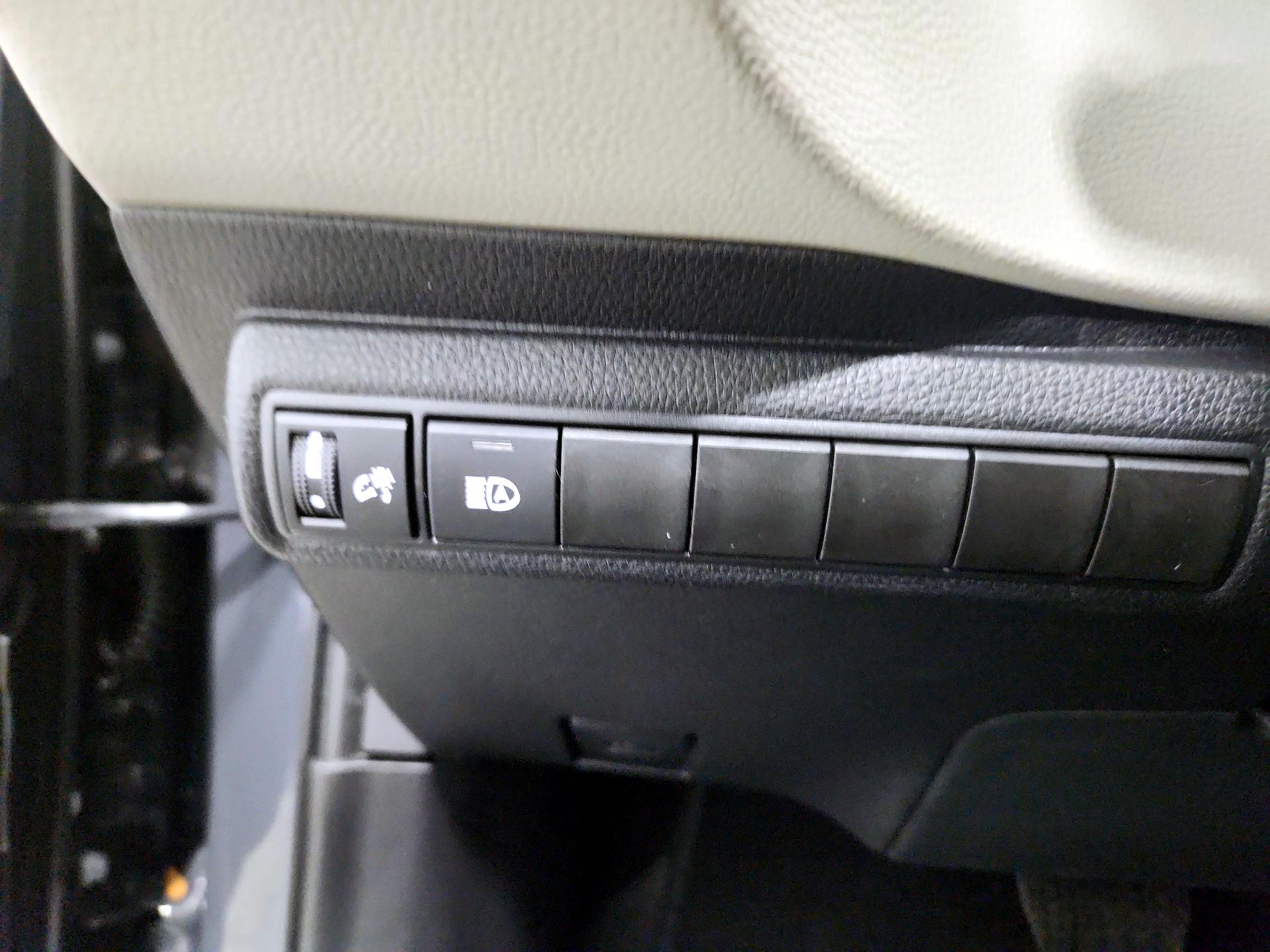 Thumbnail: 2025 Toyota Corolla - 13