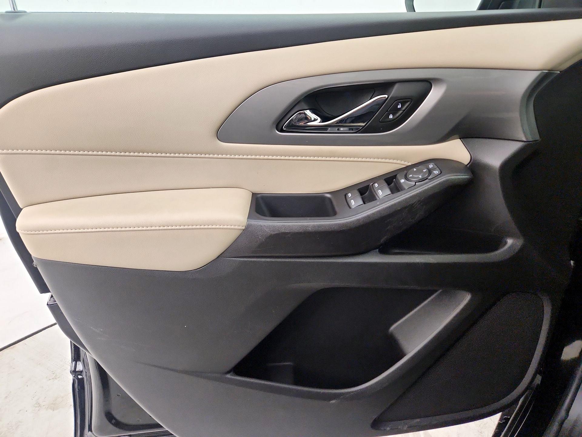 Thumbnail: 2022 Chevrolet Traverse - 10