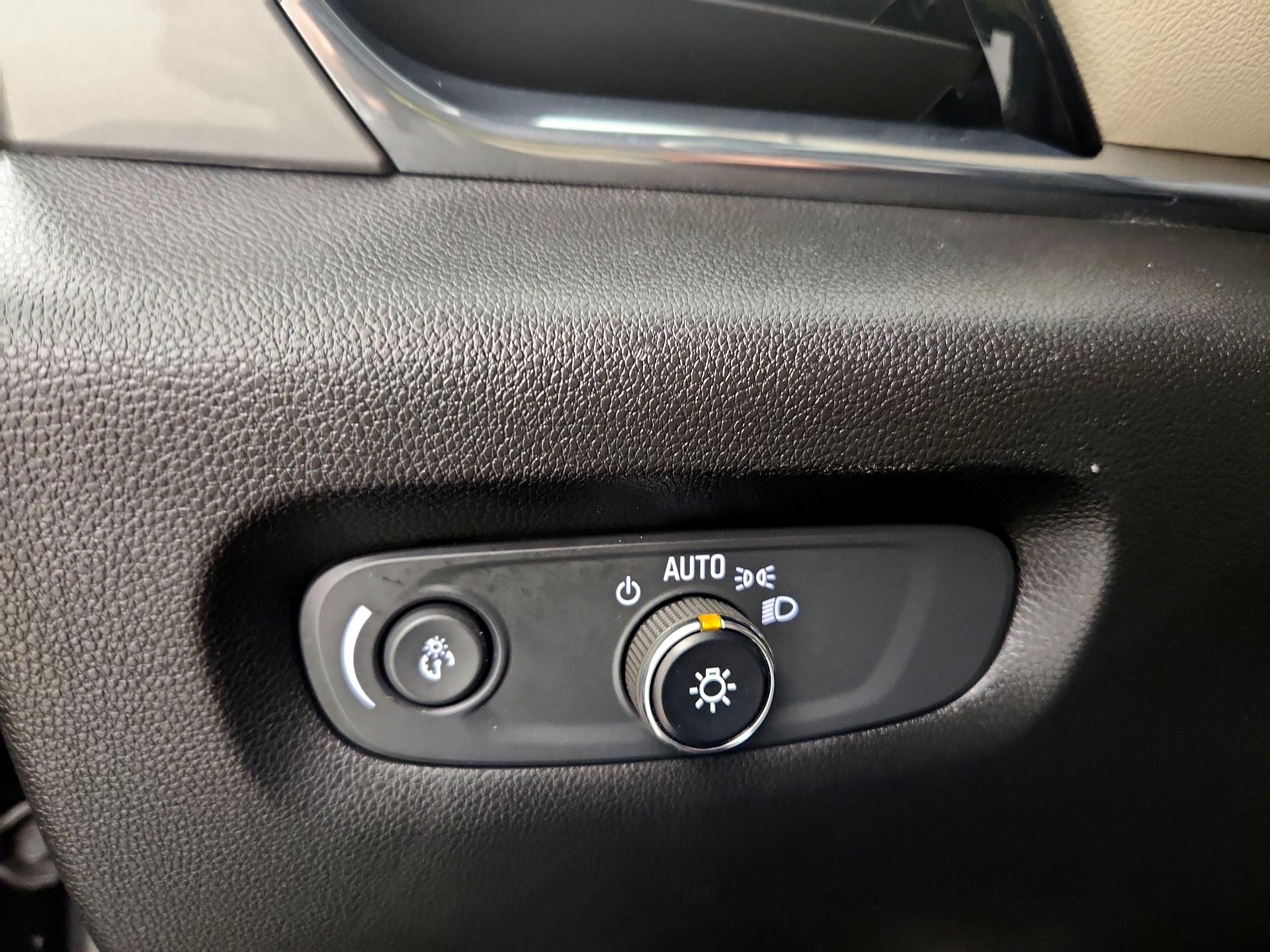 Thumbnail: 2022 Chevrolet Traverse - 11