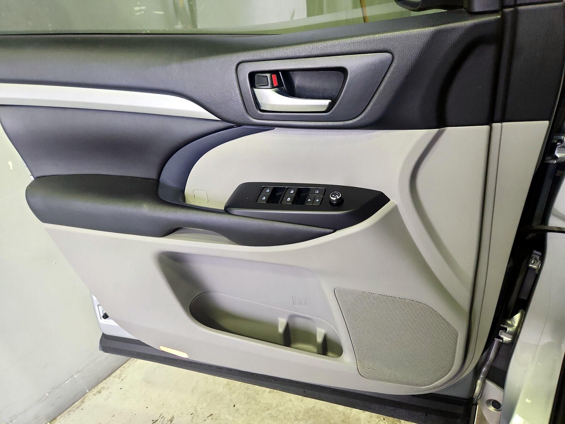 Thumbnail: 2018 Toyota Highlander - 12