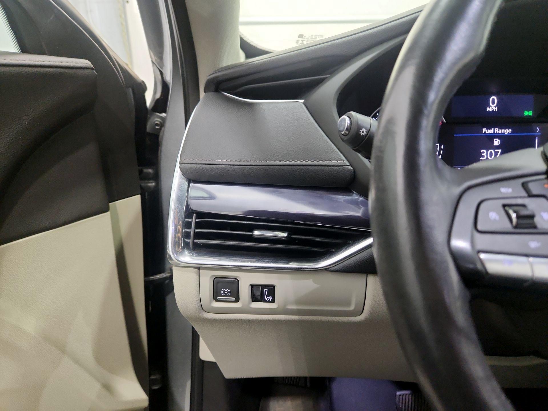 Thumbnail: 2023 Cadillac XT4 - 13