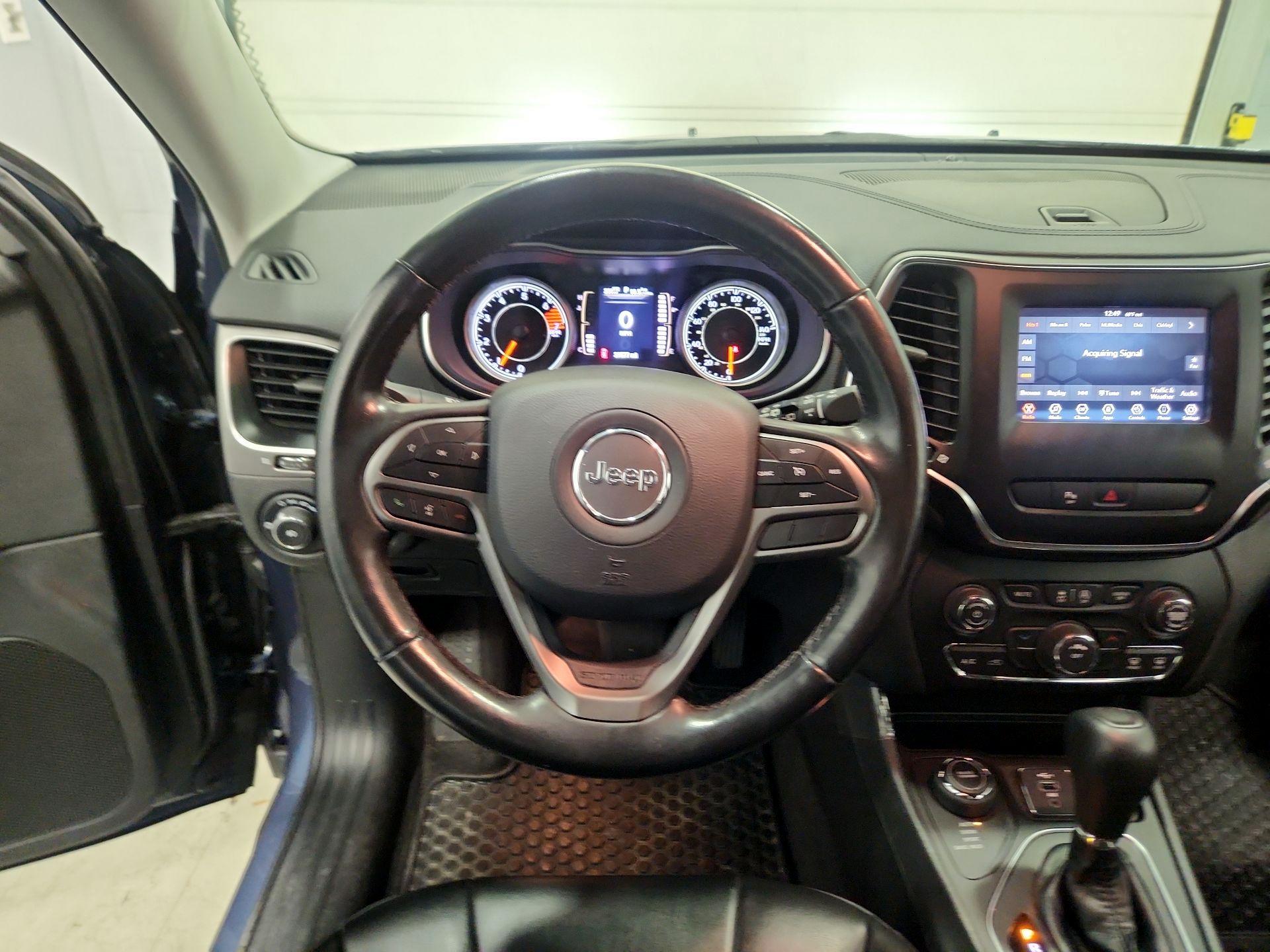 Thumbnail: 2020 Jeep Cherokee - 10